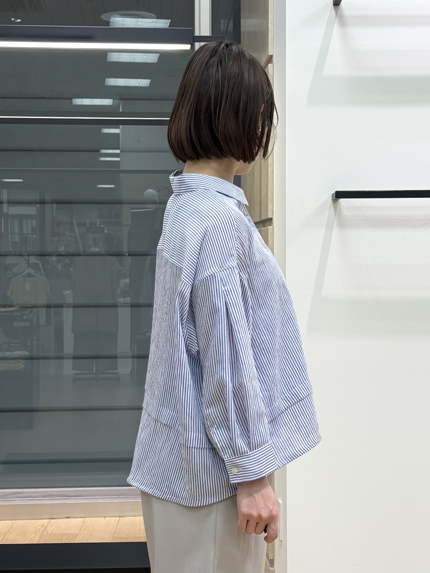 asamiさんの「INDIVI｜【接触冷感／洗える／2WAY】ドロスト付 シアーシャンブレーシャツ」を使ったコーディネート