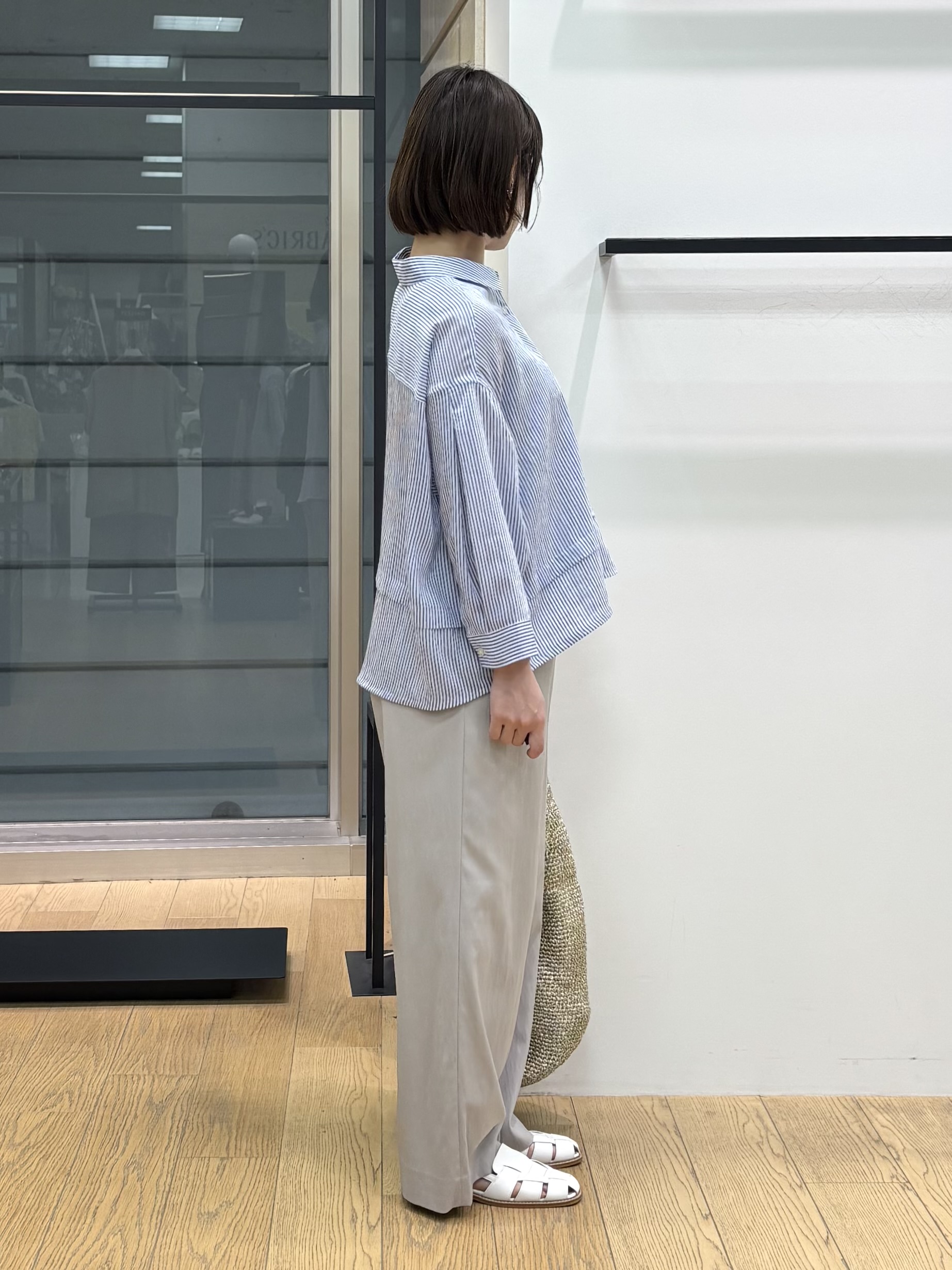 asamiさんの「INDIVI｜【接触冷感／洗える／2WAY】ドロスト付 シアーシャンブレーシャツ」を使ったコーディネート