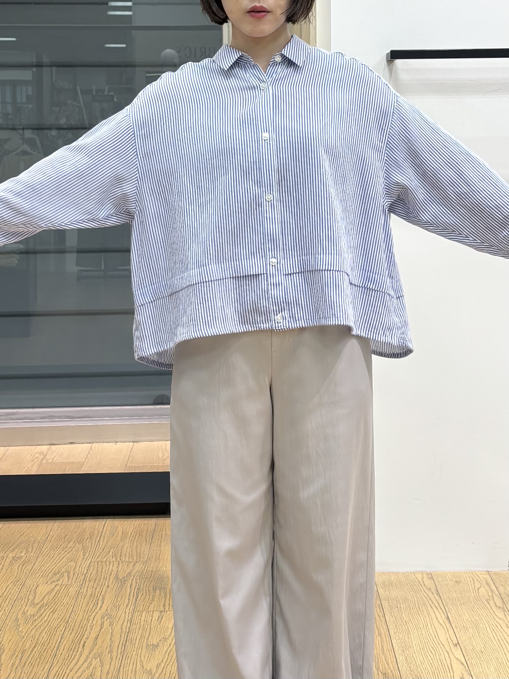 asamiさんの「INDIVI｜【接触冷感／洗える／2WAY】ドロスト付 シアーシャンブレーシャツ」を使ったコーディネート