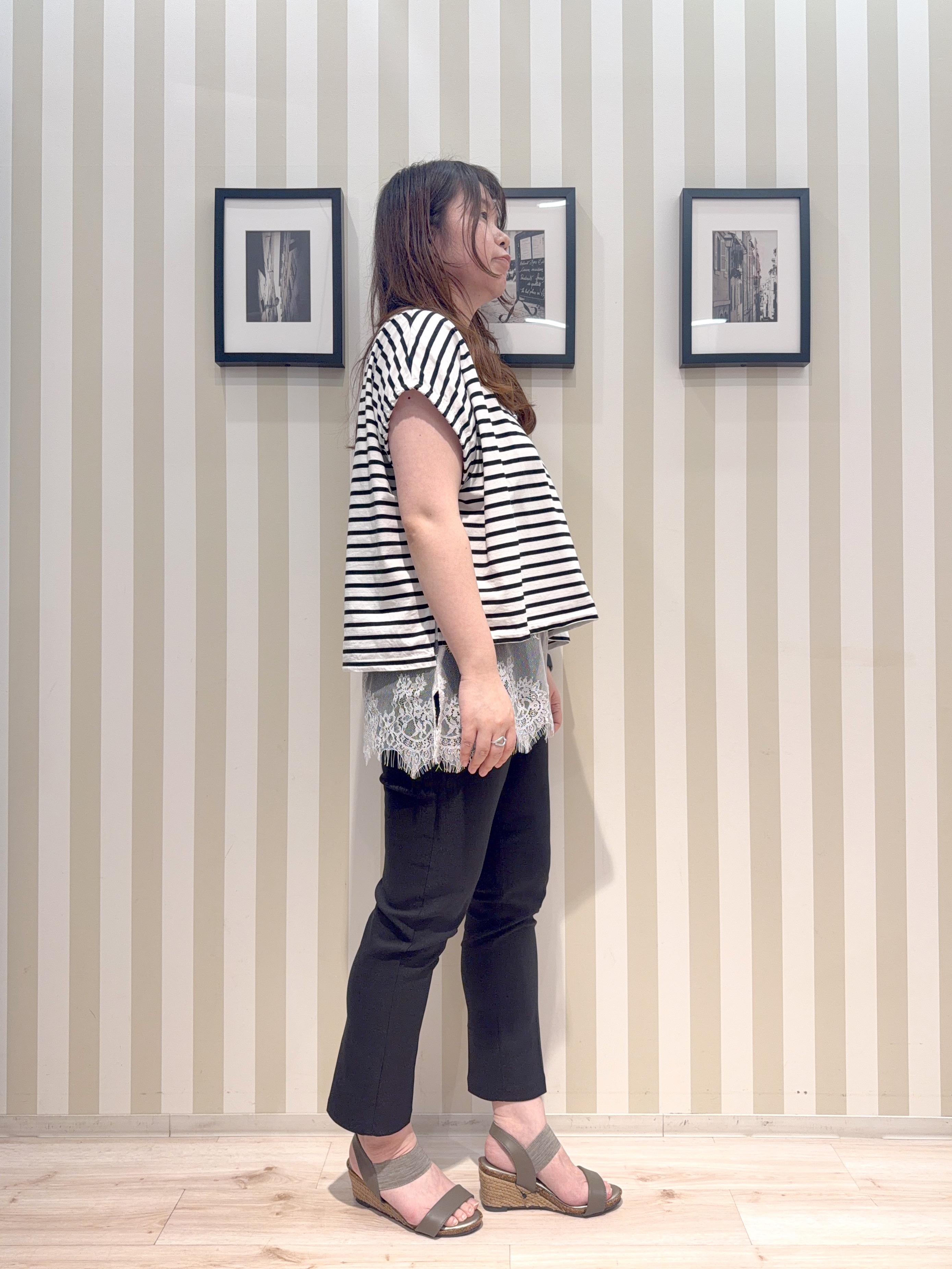 MIYUKIさんの「SHOO･LA･RUE｜【洗濯機可】シンプルにこなれて見せる お袖ギャザードルマンTシャツ」を使ったコーディネート