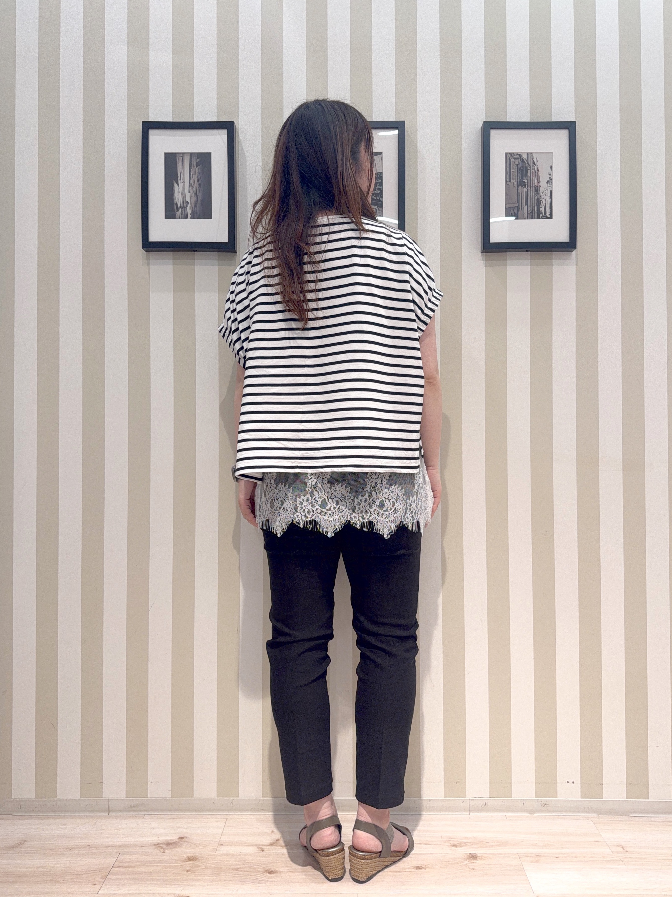 MIYUKIさんの「SHOO･LA･RUE｜【洗濯機可】シンプルにこなれて見せる お袖ギャザードルマンTシャツ」を使ったコーディネート