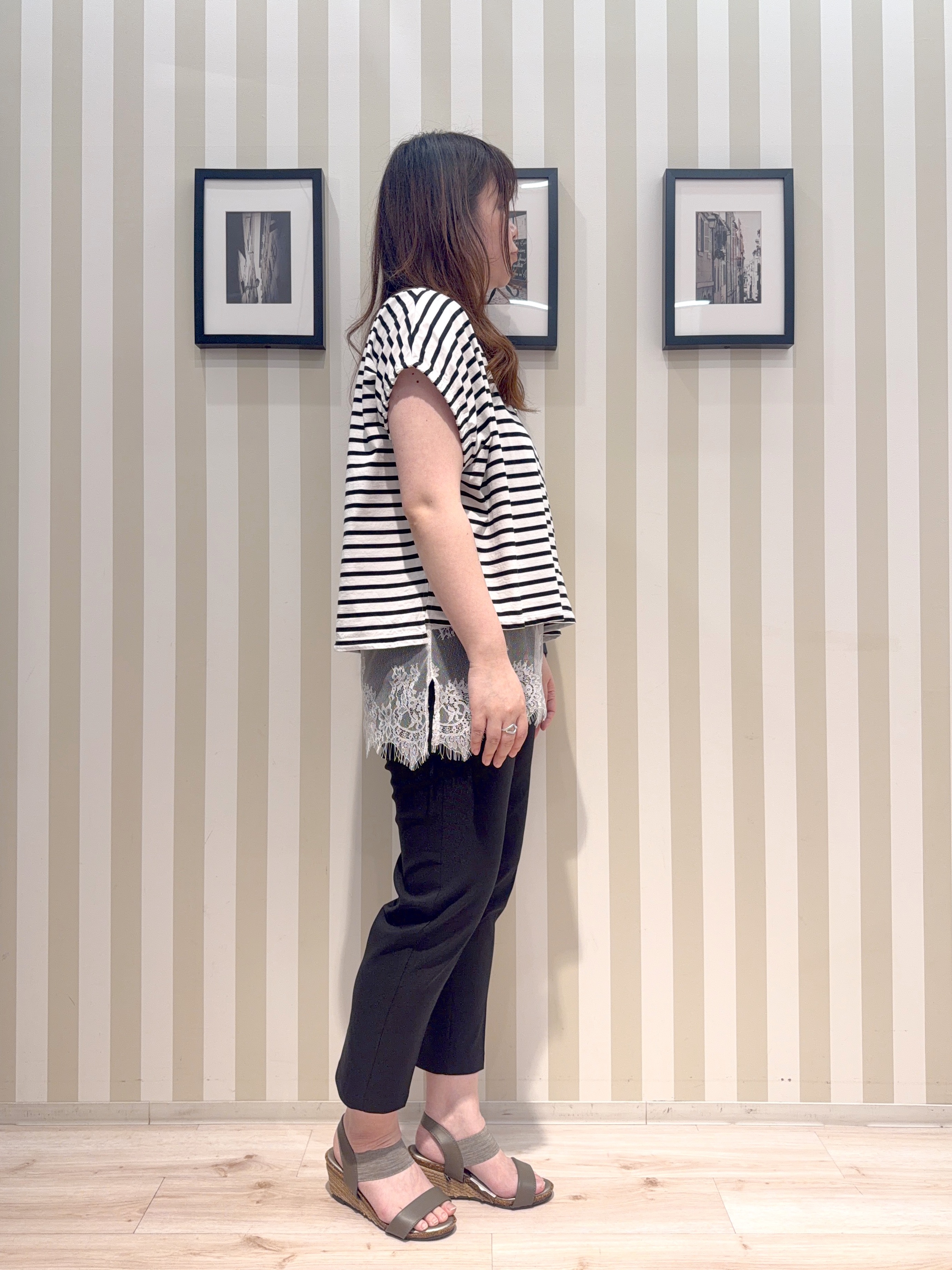 MIYUKIさんの「SHOO･LA･RUE｜【洗濯機可】シンプルにこなれて見せる お袖ギャザードルマンTシャツ」を使ったコーディネート