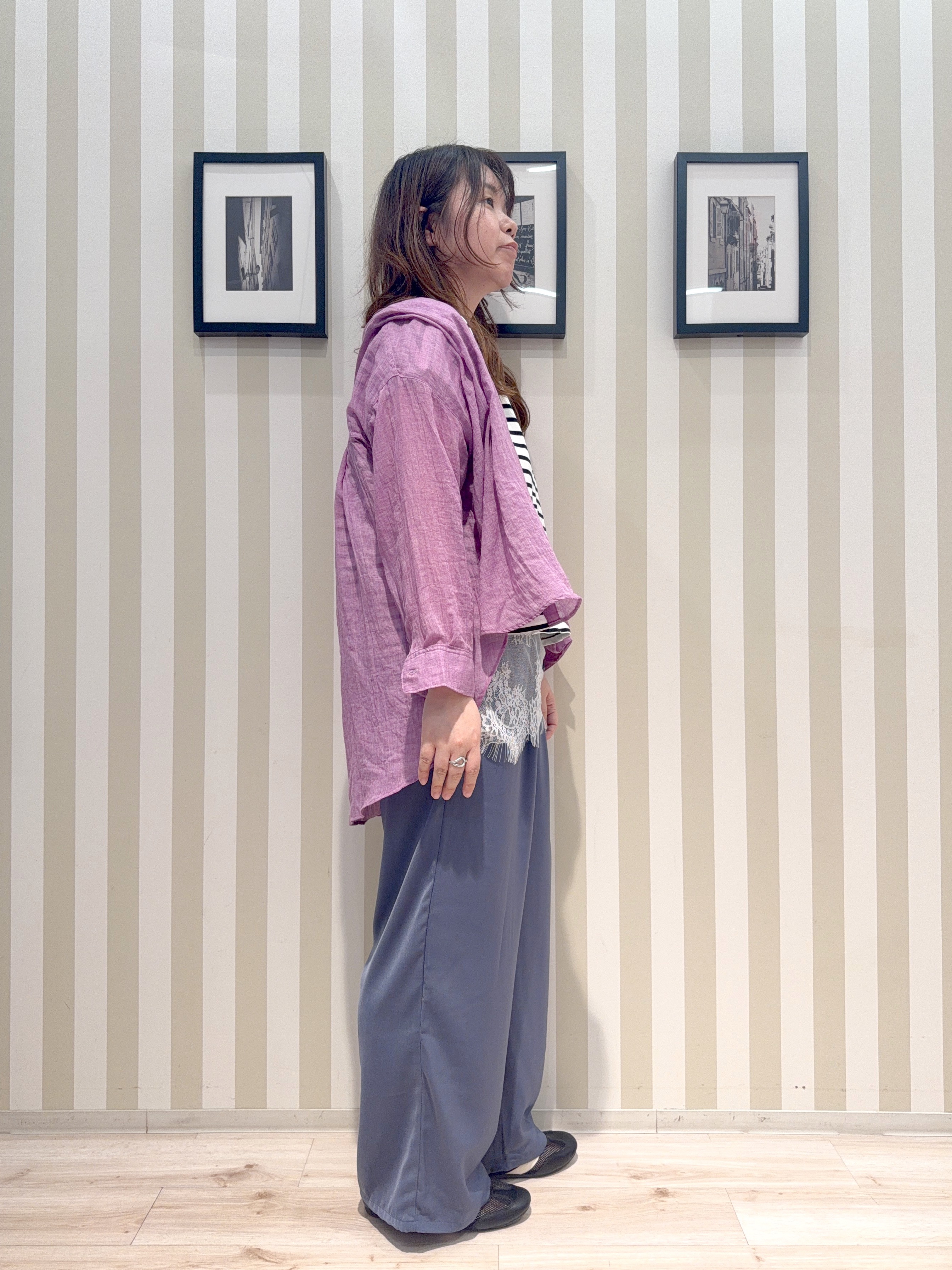 MIYUKIさんの「SHOO･LA･RUE｜【洗濯機可】シンプルにこなれて見せる お袖ギャザードルマンTシャツ」を使ったコーディネート
