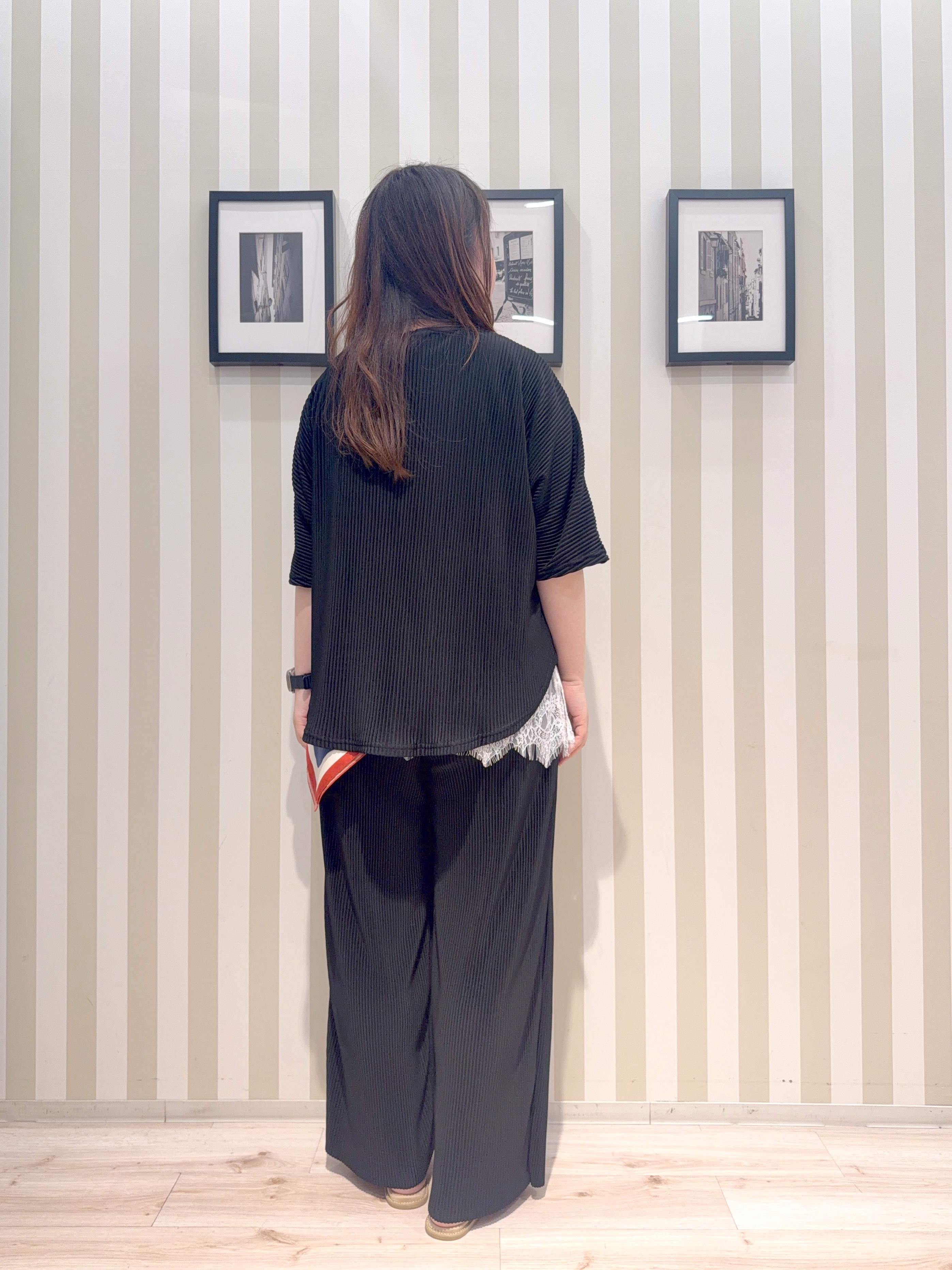 MIYUKIさんの「SHOO･LA･RUE｜【2点セット/S-LL/体型カバー】縦プリーツですっきり見え ドルマンゆるセットアップ」を使ったコーディネート