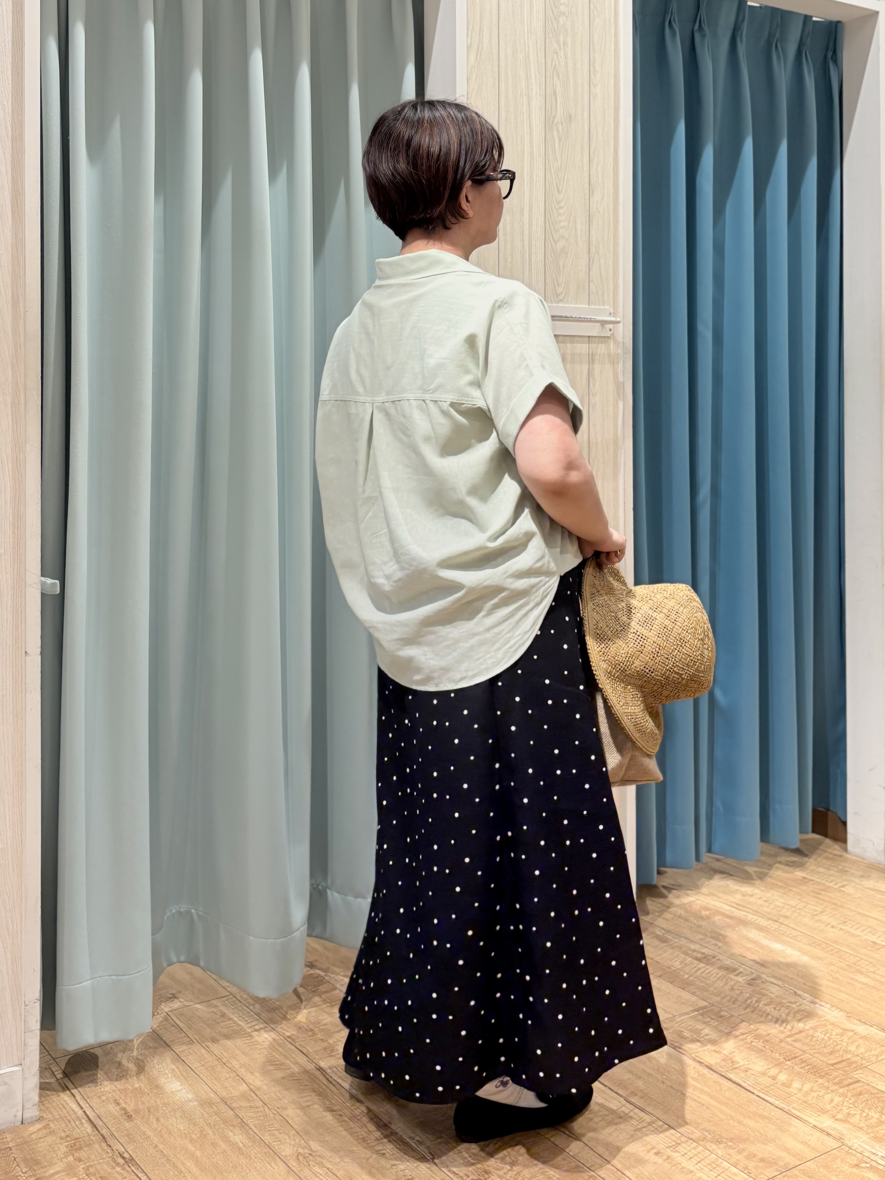 砂糖さんの「SHOO･LA･RUE｜【UV/吸水速乾/抗菌防臭】インせず着られる フレンチリネンスキッパーシャツ」を使ったコーディネート