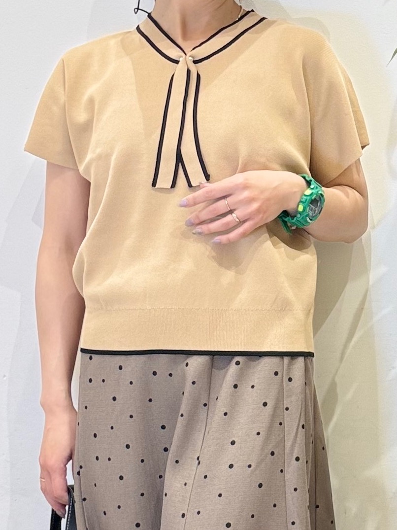 misakiさんの「SHOO･LA･RUE｜【高レビュー/毎日洗える/UV】二の腕も隠せる 配色ボウタイニット」を使ったコーディネート