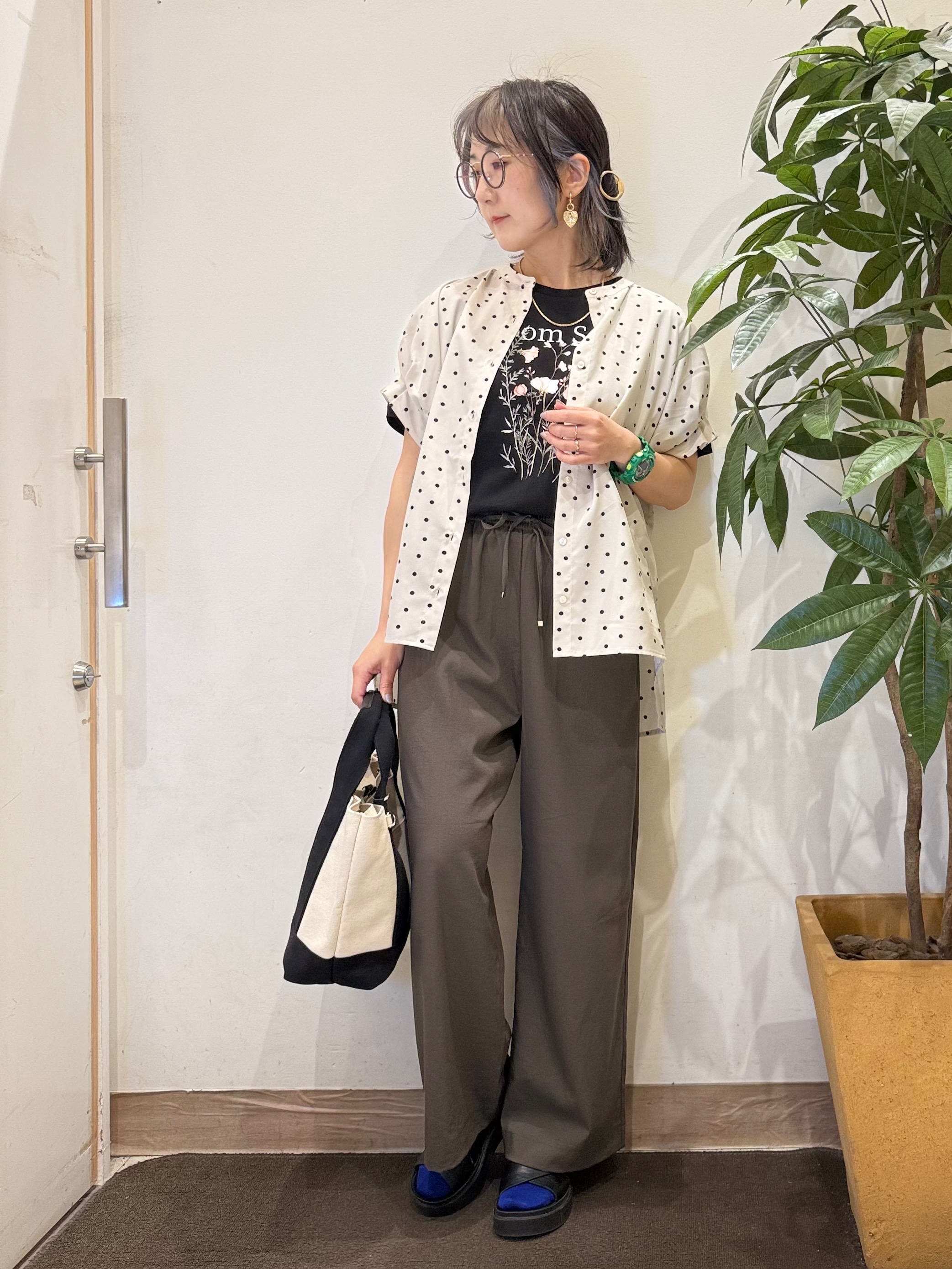 misakiさんの「SHOO･LA･RUE｜【洗濯機可／洗濯後しわになりにくい】大人の甘さをプラスする ドット柄袖タックブラウス」を使ったコーディネート