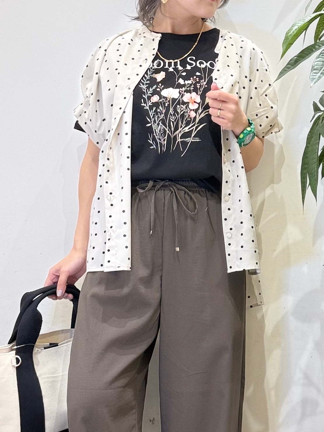 misakiさんの「SHOO･LA･RUE｜【洗濯機可／洗濯後しわになりにくい】大人の甘さをプラスする ドット柄袖タックブラウス」を使ったコーディネート