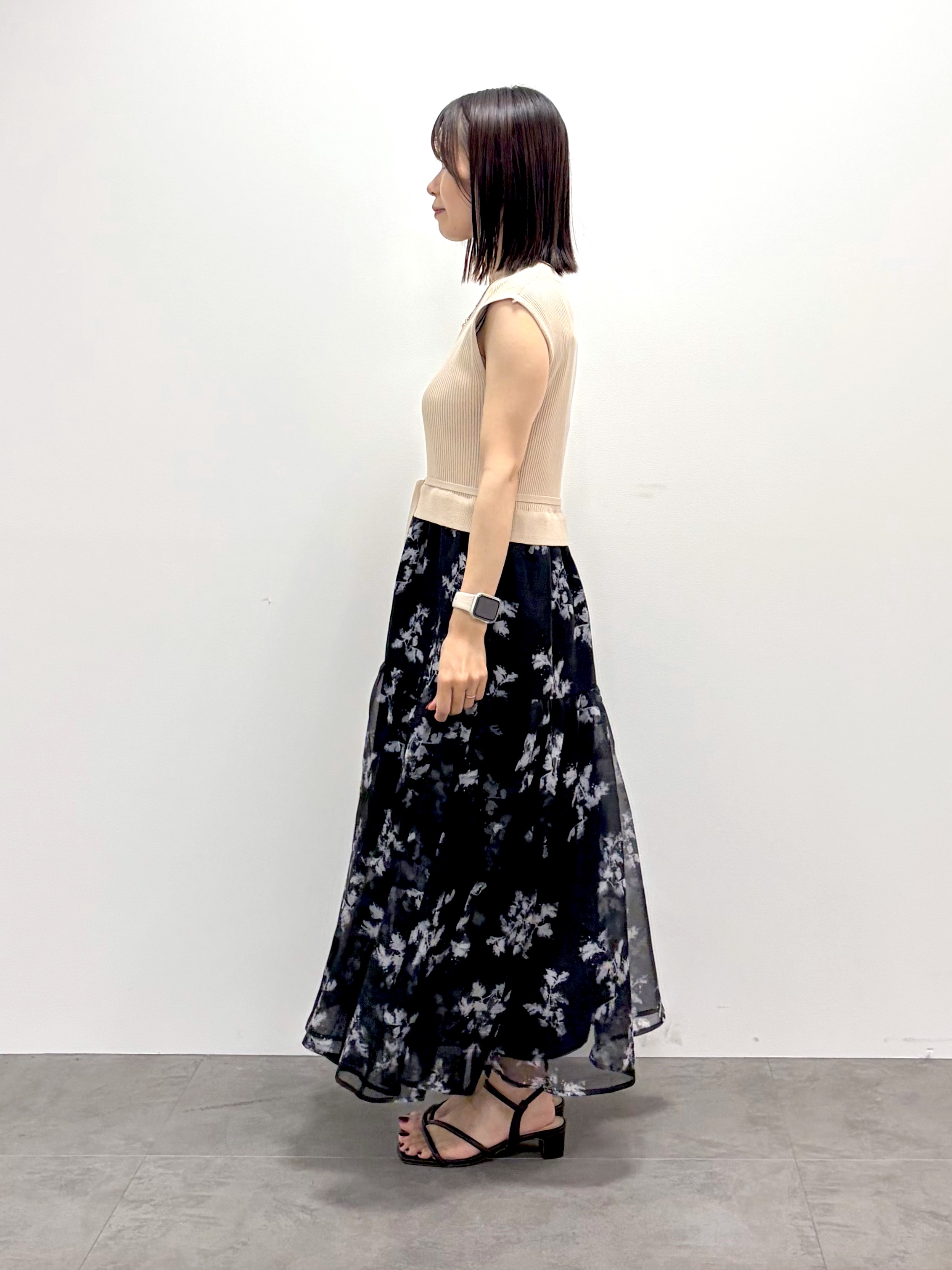 kozuさんの「index｜【接触冷感】シアーショートトッパーカーディガン《洗濯機OK／抗ピル》」を使ったコーディネート