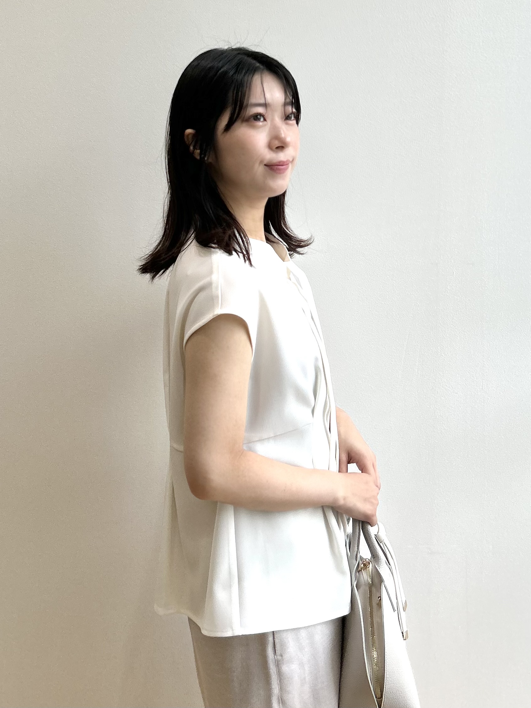 RINAさんの「index｜【接触冷感／防シワ】ペプラムボウタイブラウス《洗濯機OK／ストレッチ》」を使ったコーディネート