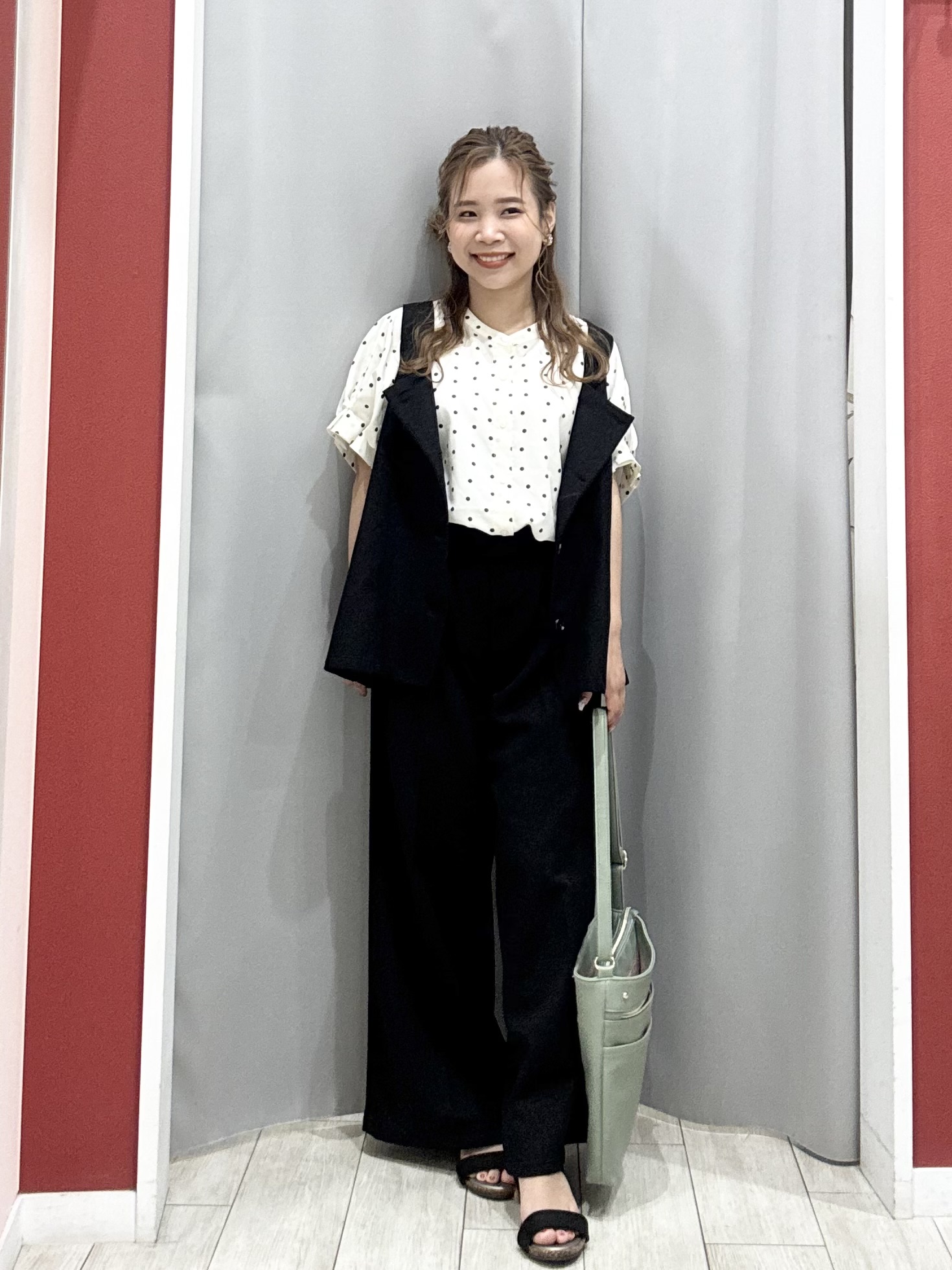shioさんの「SHOO･LA･RUE｜【2点セット/S-LL】迷わず着られる 麻調ビスチェ＋ワイドパンツセット」を使ったコーディネート