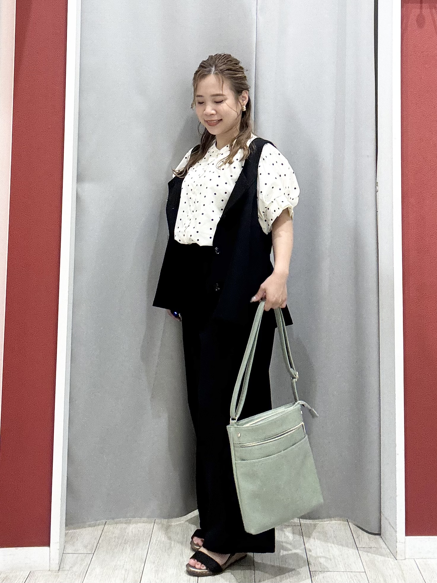 shioさんの「SHOO･LA･RUE｜【2点セット/S-LL】迷わず着られる 麻調ビスチェ＋ワイドパンツセット」を使ったコーディネート