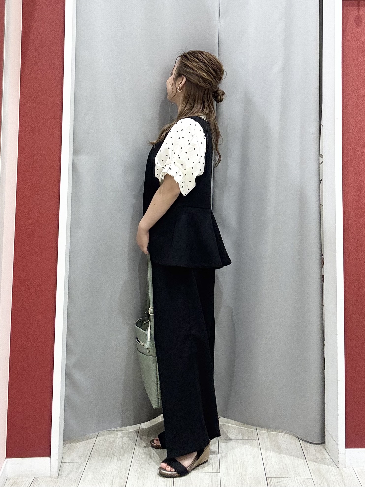 shioさんの「SHOO･LA･RUE｜【2点セット/S-LL】迷わず着られる 麻調ビスチェ＋ワイドパンツセット」を使ったコーディネート
