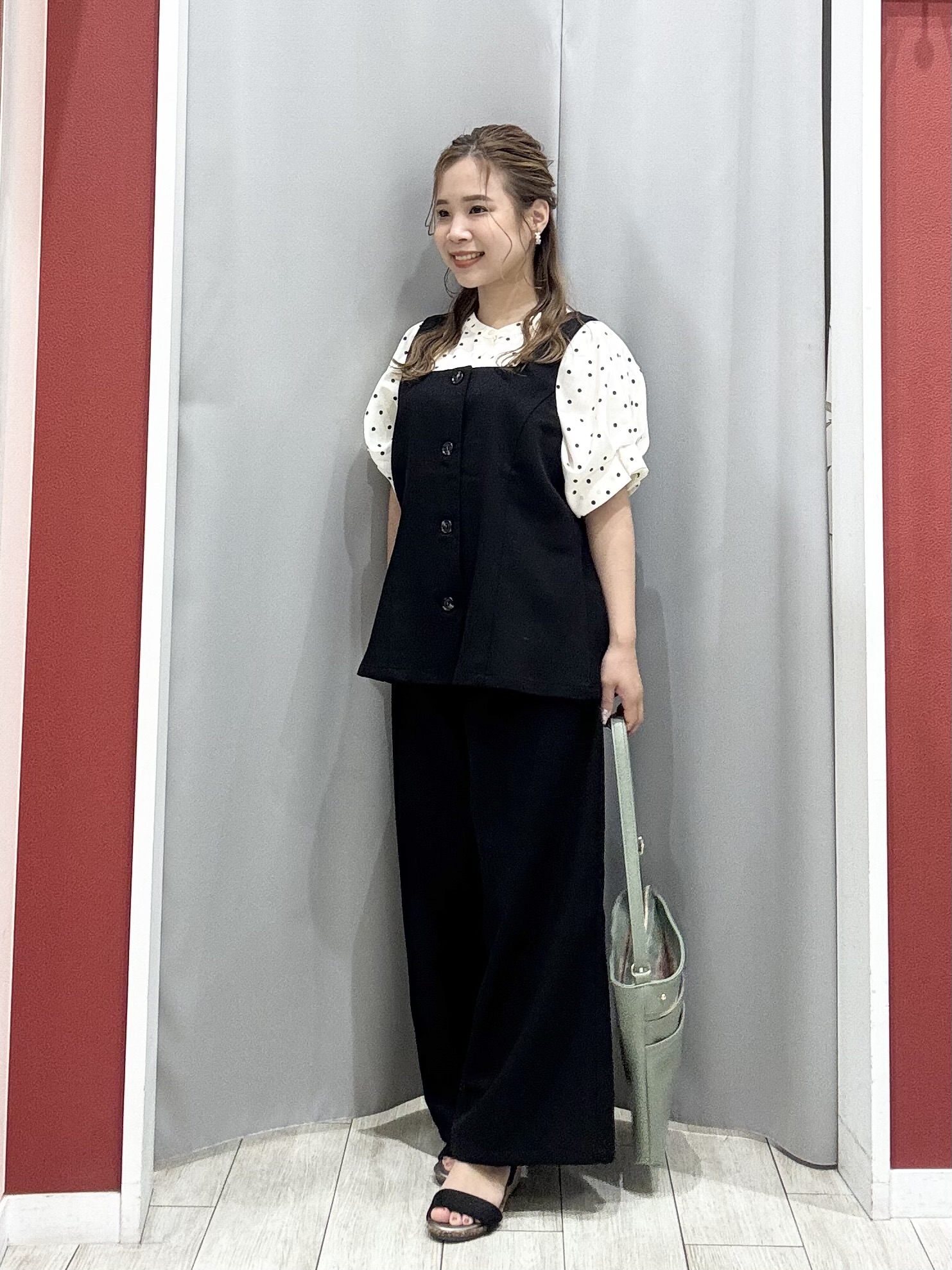 shioさんの「SHOO･LA･RUE｜【2点セット/S-LL】迷わず着られる 麻調ビスチェ＋ワイドパンツセット」を使ったコーディネート
