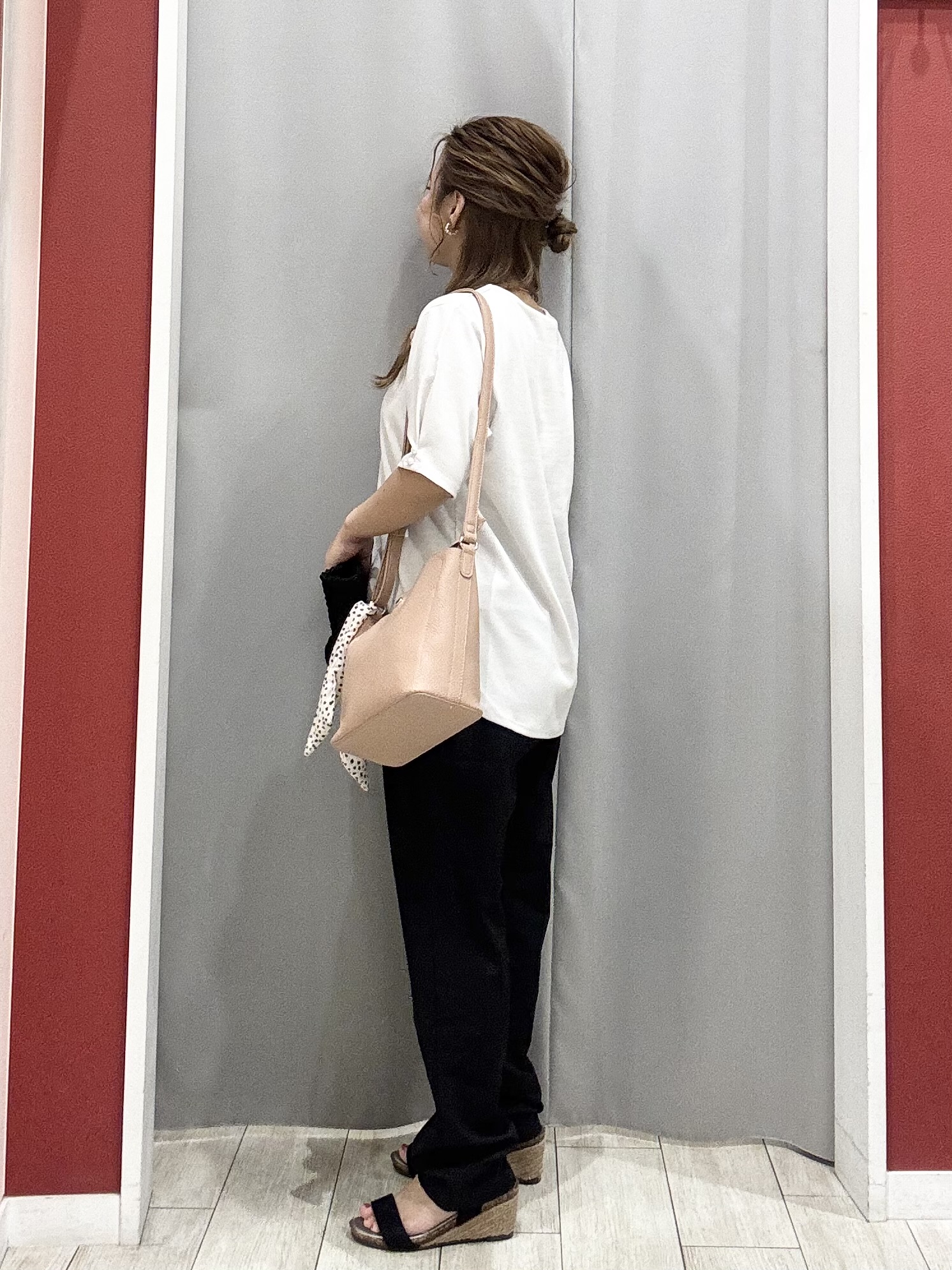 shioさんの「SHOO･LA･RUE｜【2点セット/洗濯機可/S-LL】ネックレス付き お袖パールブラウス」を使ったコーディネート