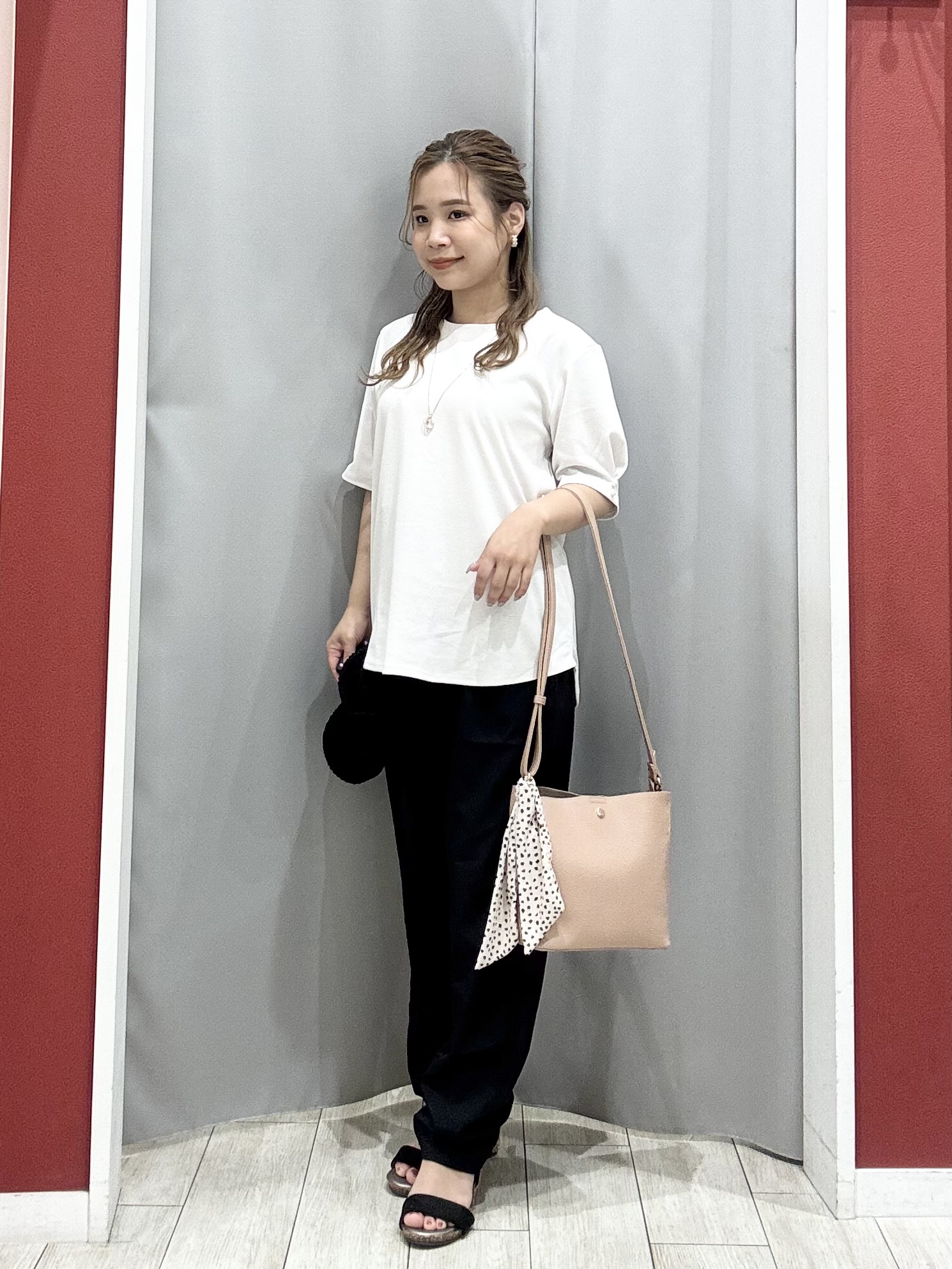 shioさんの「SHOO･LA･RUE｜【2点セット/洗濯機可/S-LL】ネックレス付き お袖パールブラウス」を使ったコーディネート