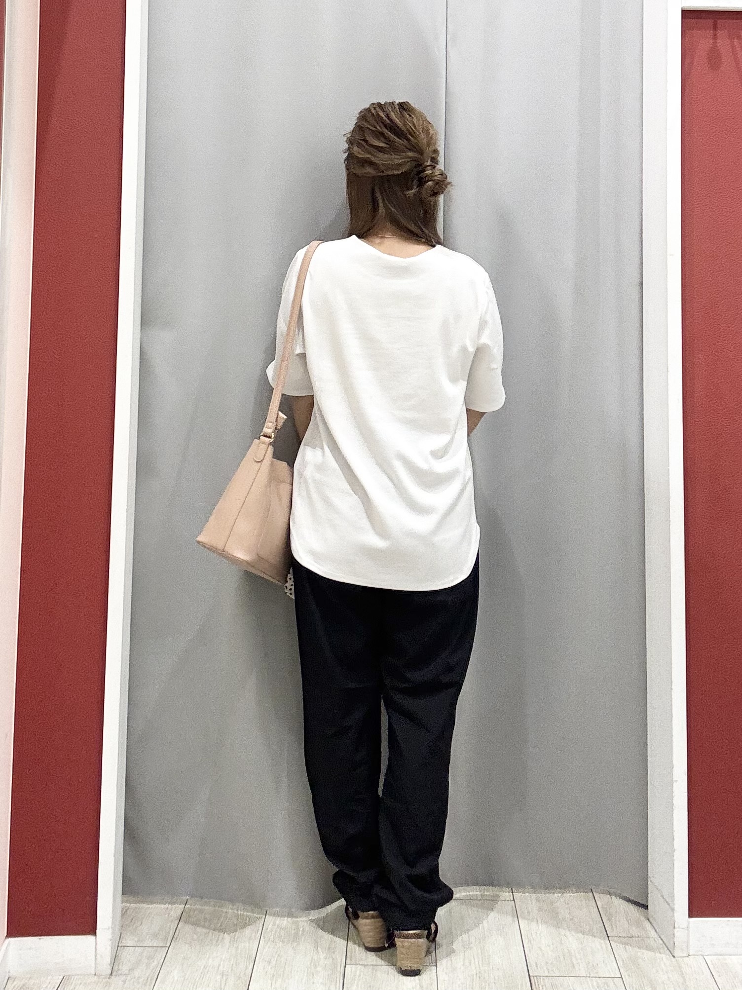shioさんの「SHOO･LA･RUE｜【2点セット/洗濯機可/S-LL】ネックレス付き お袖パールブラウス」を使ったコーディネート