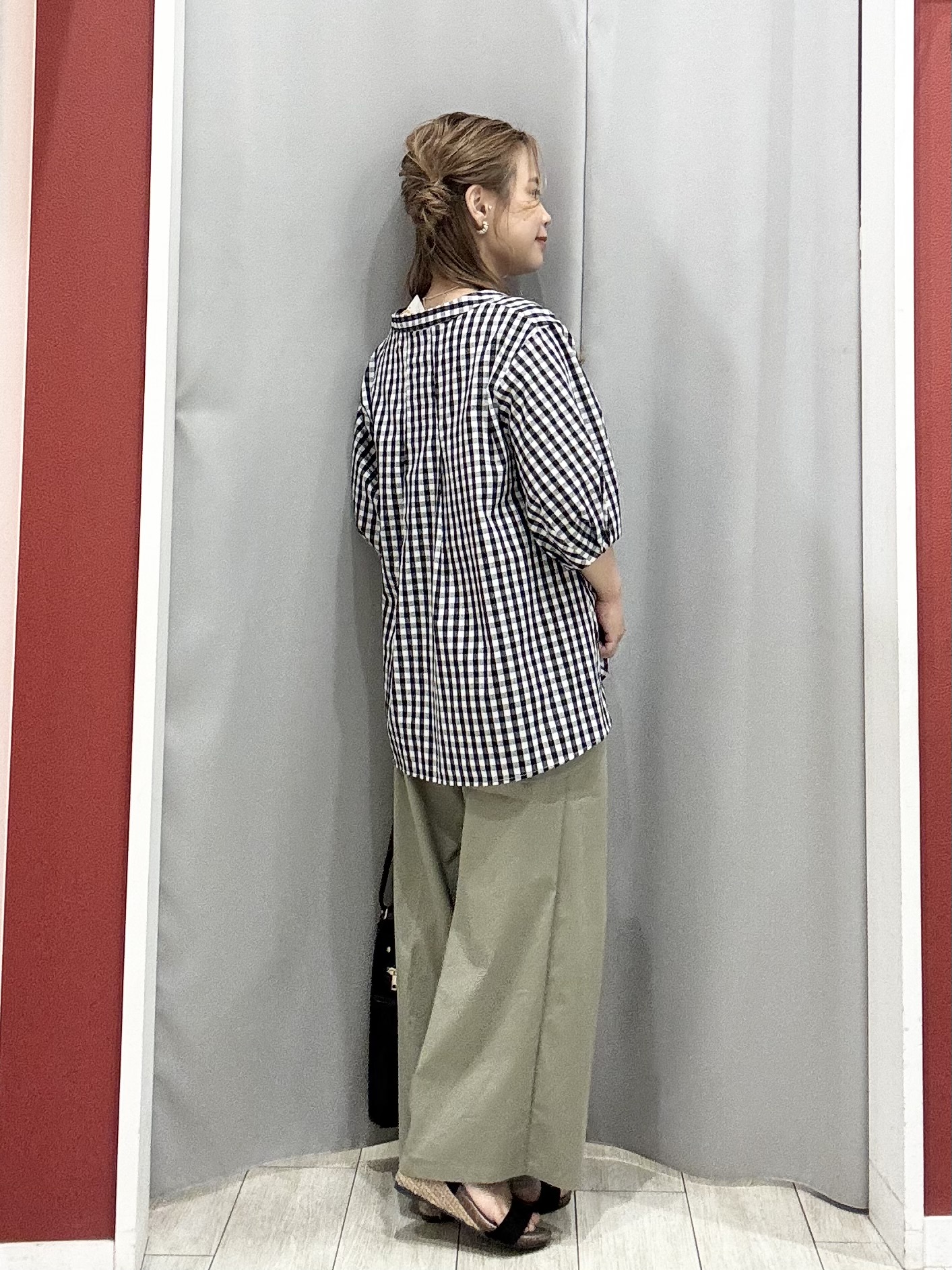 shioさんの「SHOO･LA･RUE｜【高レビュー/洗濯後しわになりにくい/インせず着られる】自然に体型カバー 麻調ペプラムブラウス」を使ったコーディネート