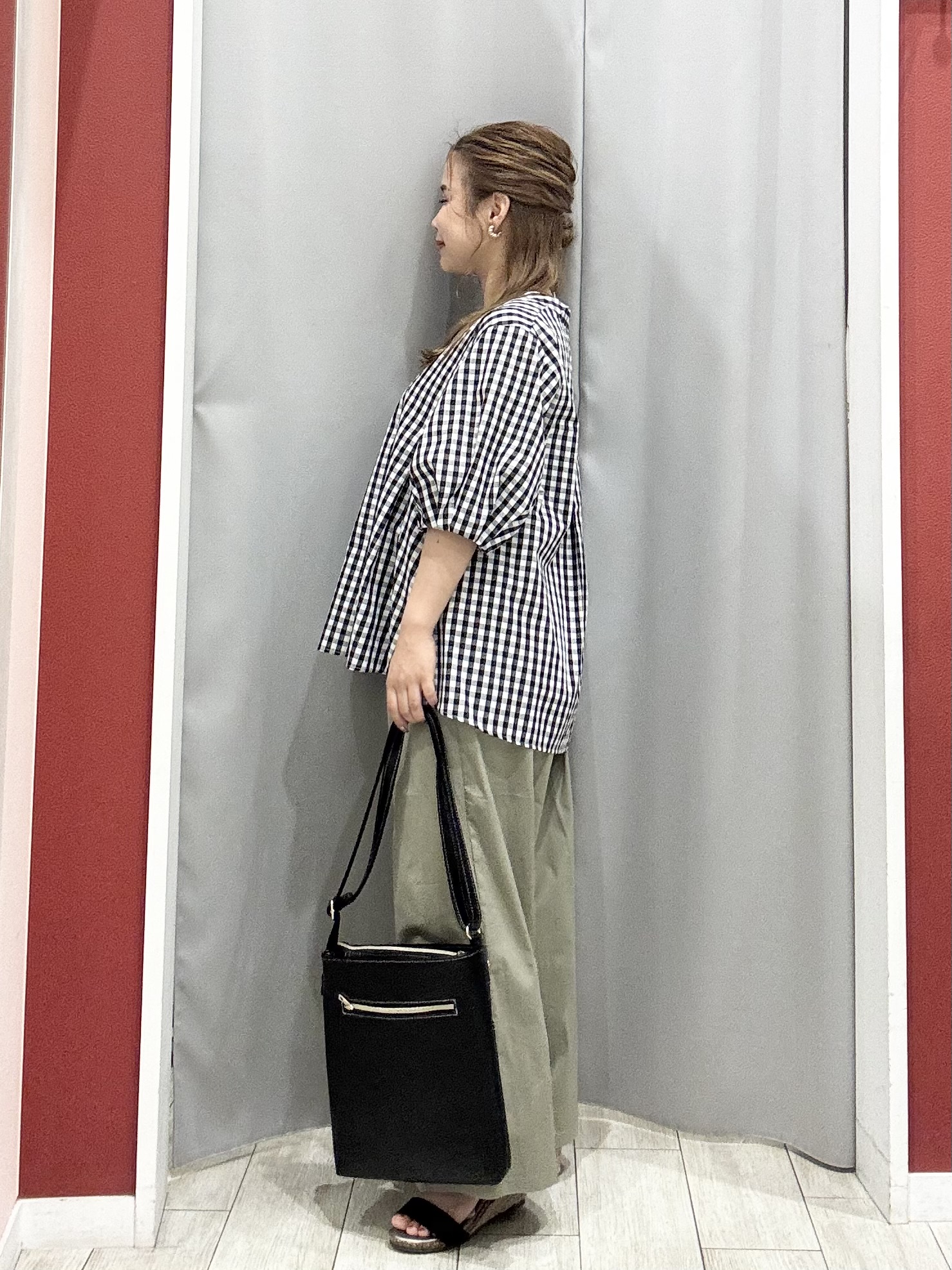 shioさんの「SHOO･LA･RUE｜【高レビュー/洗濯後しわになりにくい/インせず着られる】自然に体型カバー 麻調ペプラムブラウス」を使ったコーディネート