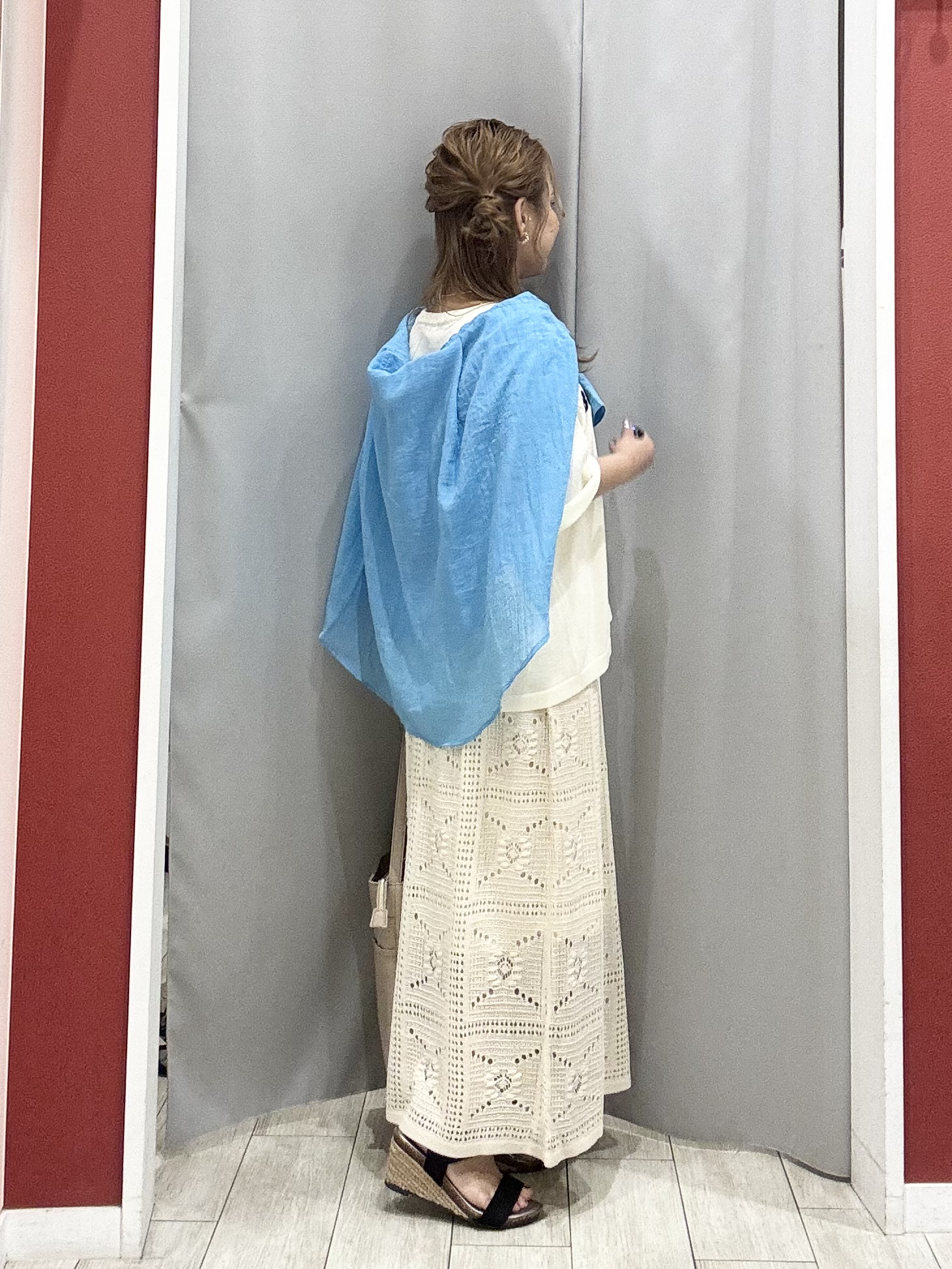shioさんの「SHOO･LA･RUE｜【体型カバー】ふんわり質感 やわらかこなれシアーシャツ」を使ったコーディネート