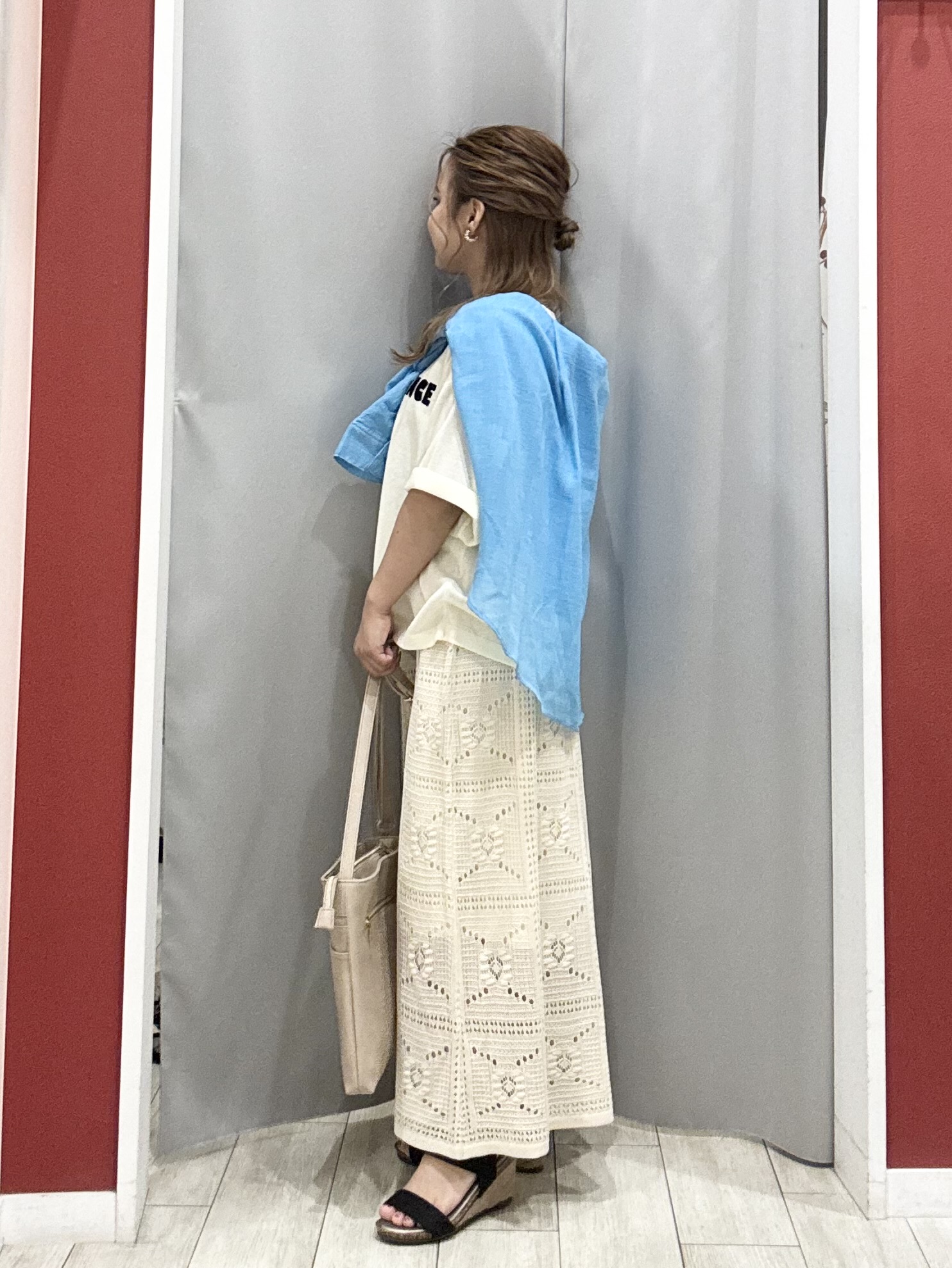 shioさんの「SHOO･LA･RUE｜【体型カバー】ふんわり質感 やわらかこなれシアーシャツ」を使ったコーディネート