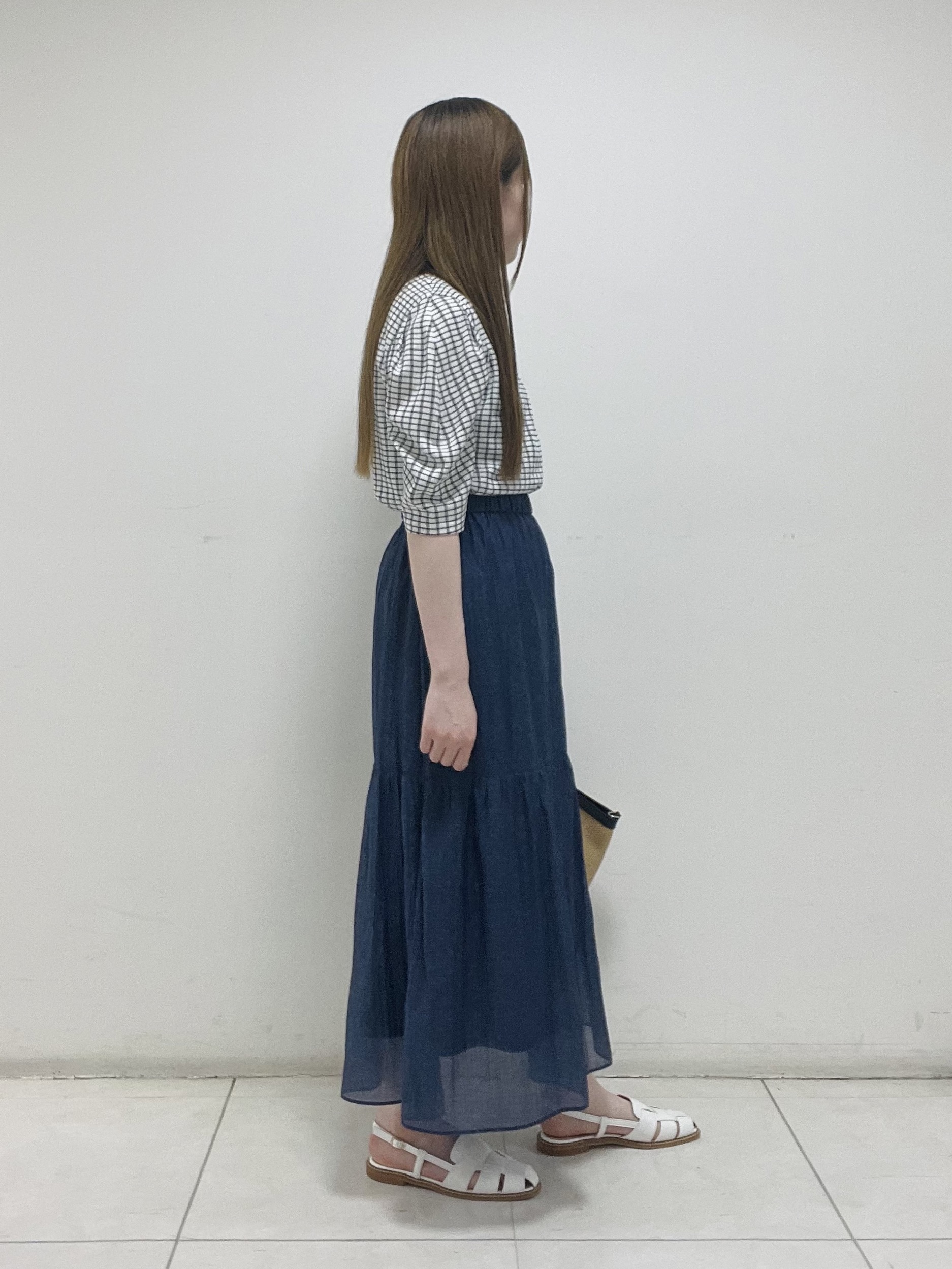 mさんの「INDIVI｜【洗える／きれいめ】デニム風シアーティアードスカート」を使ったコーディネート