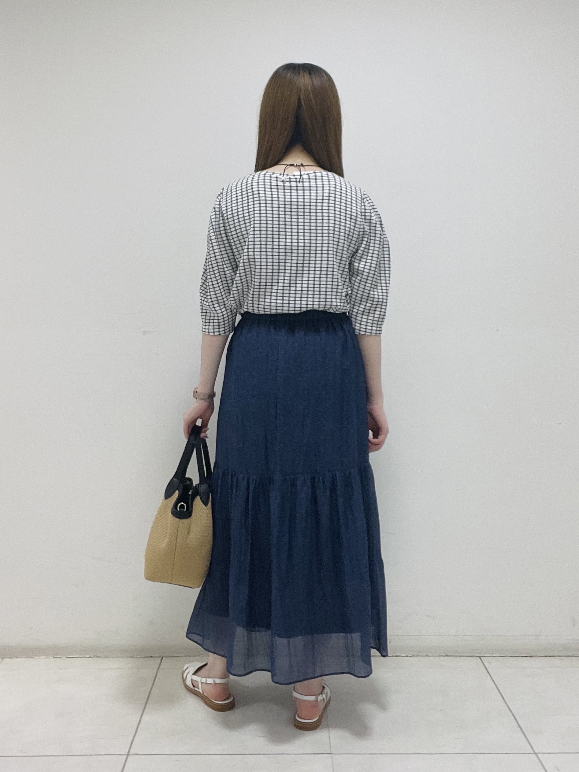 mさんの「INDIVI｜【洗える／きれいめ】デニム風シアーティアードスカート」を使ったコーディネート