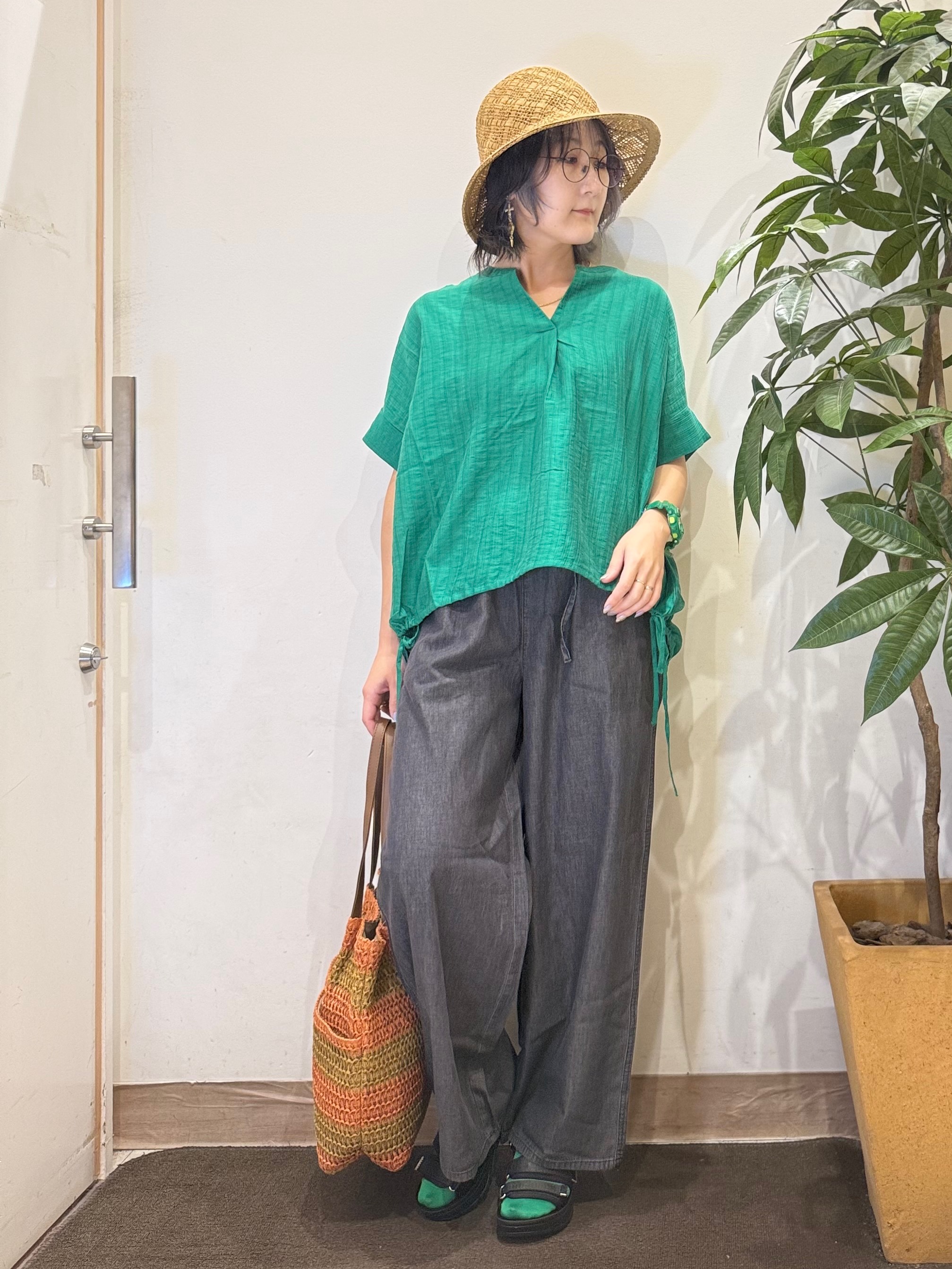 misakiさんの「SHOO･LA･RUE｜【高レビュー/体型カバー】インせず着られる スキッパー裾リボンブラウス」を使ったコーディネート