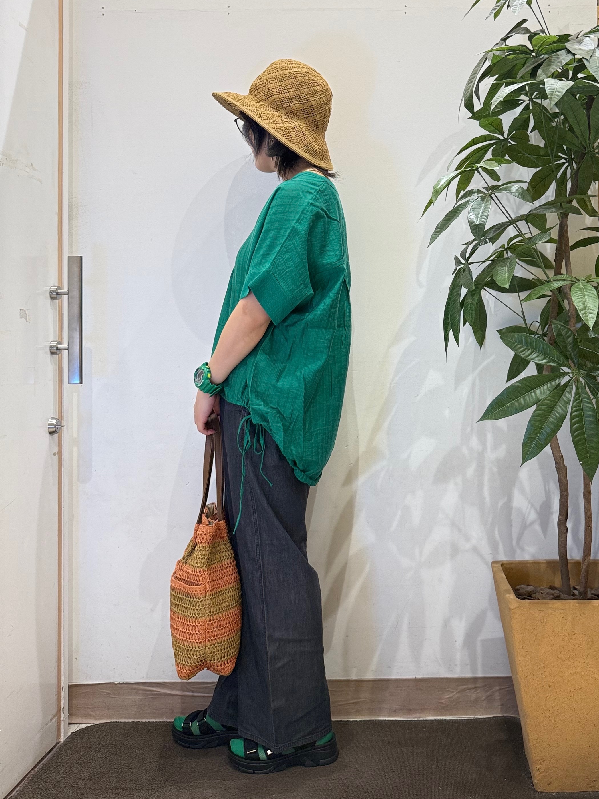 misakiさんの「SHOO･LA･RUE｜【高レビュー/体型カバー】インせず着られる スキッパー裾リボンブラウス」を使ったコーディネート