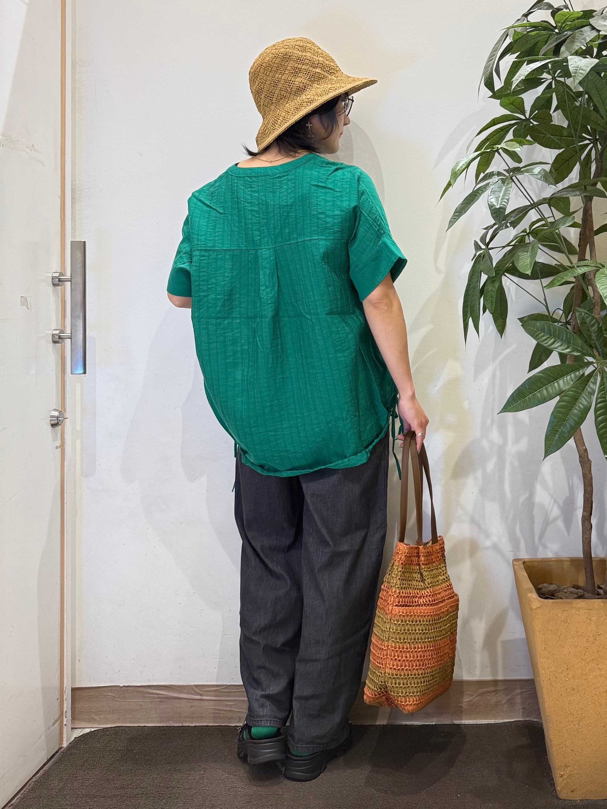 misakiさんの「SHOO･LA･RUE｜【高レビュー/体型カバー】インせず着られる スキッパー裾リボンブラウス」を使ったコーディネート