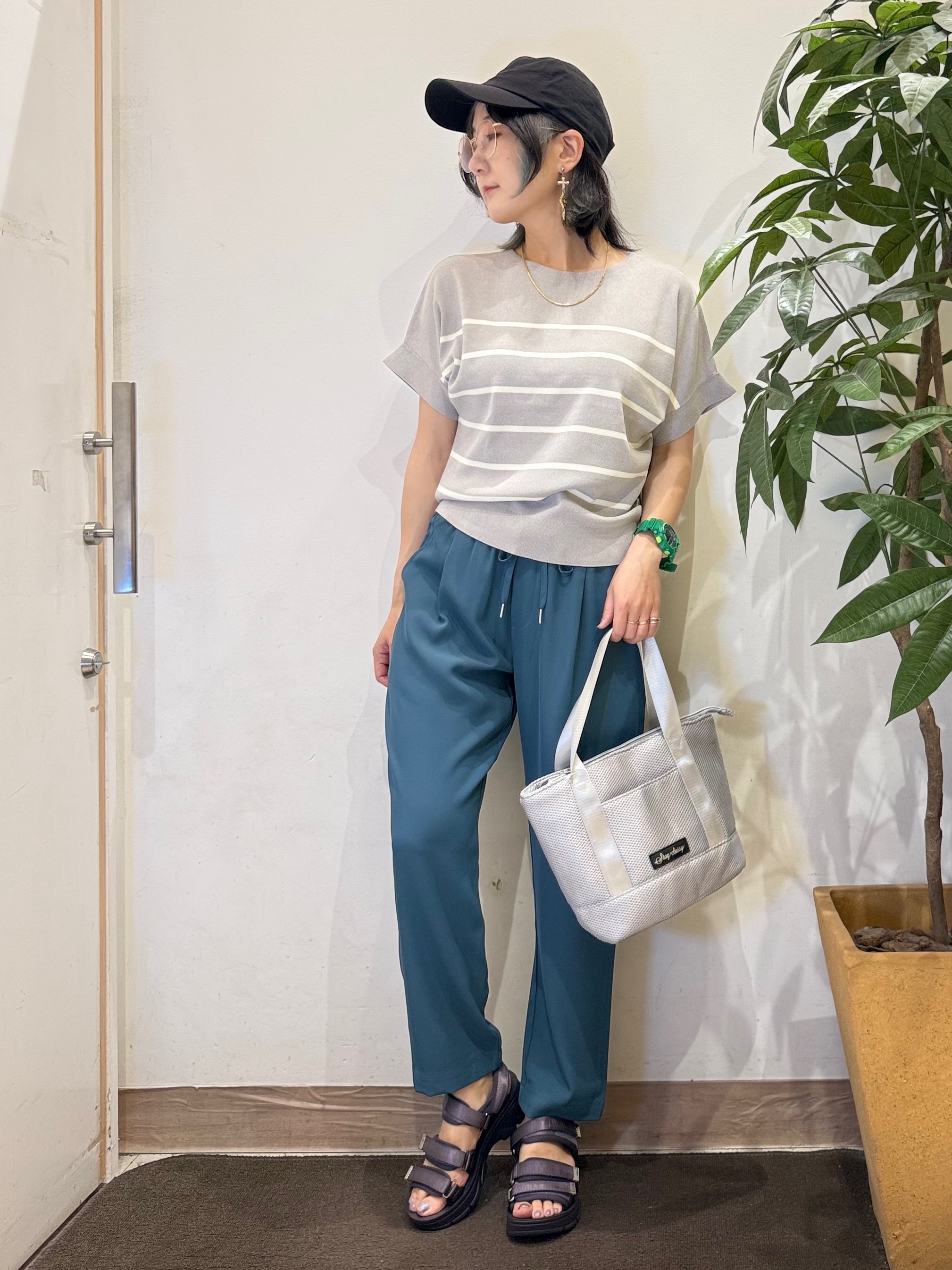 misakiさんの「SHOO･LA･RUE｜【毎日洗える/UV】二の腕隠れる さらっとドルマン半袖ニット」を使ったコーディネート