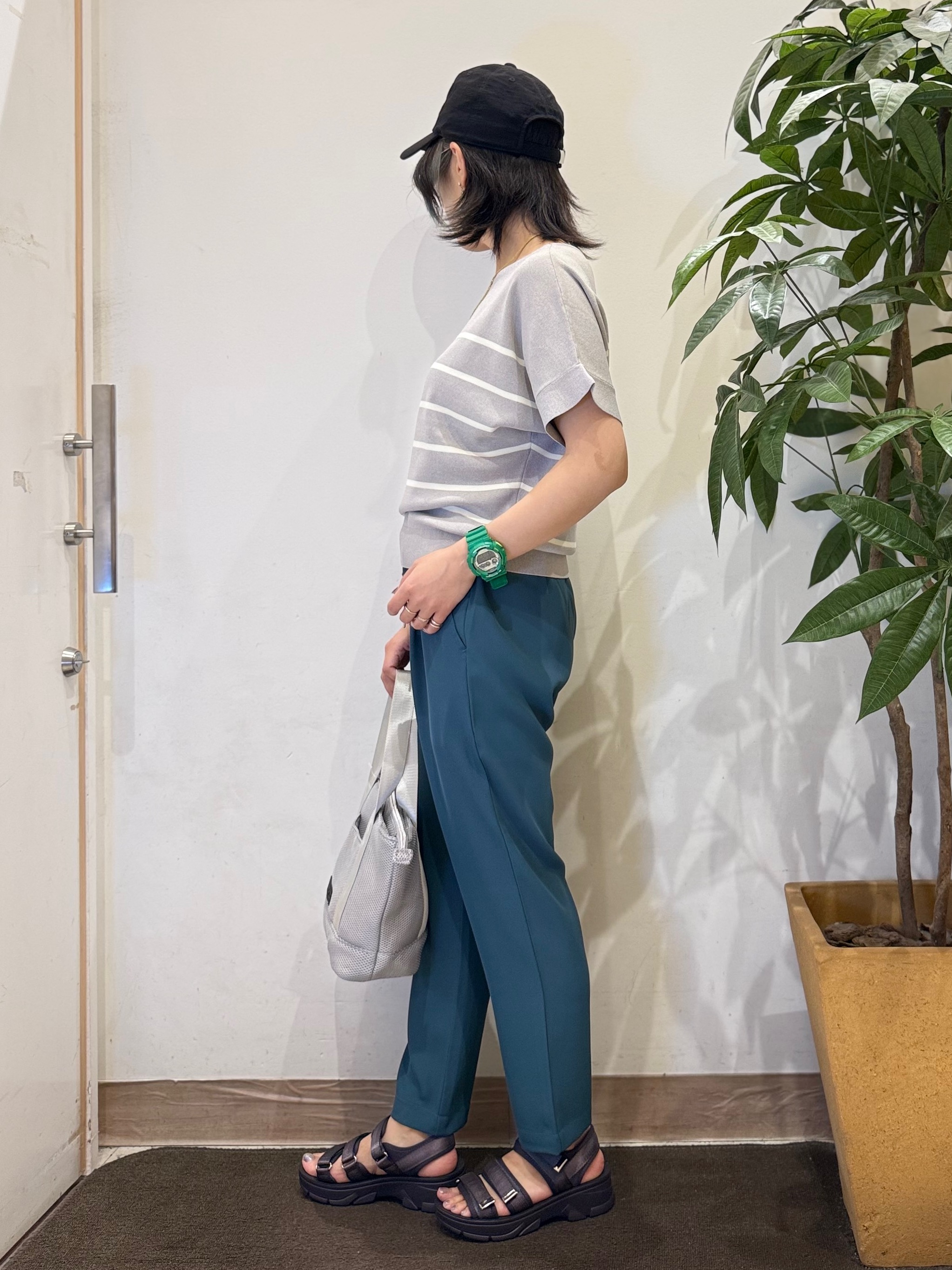 misakiさんの「SHOO･LA･RUE｜【毎日洗える/UV】二の腕隠れる さらっとドルマン半袖ニット」を使ったコーディネート