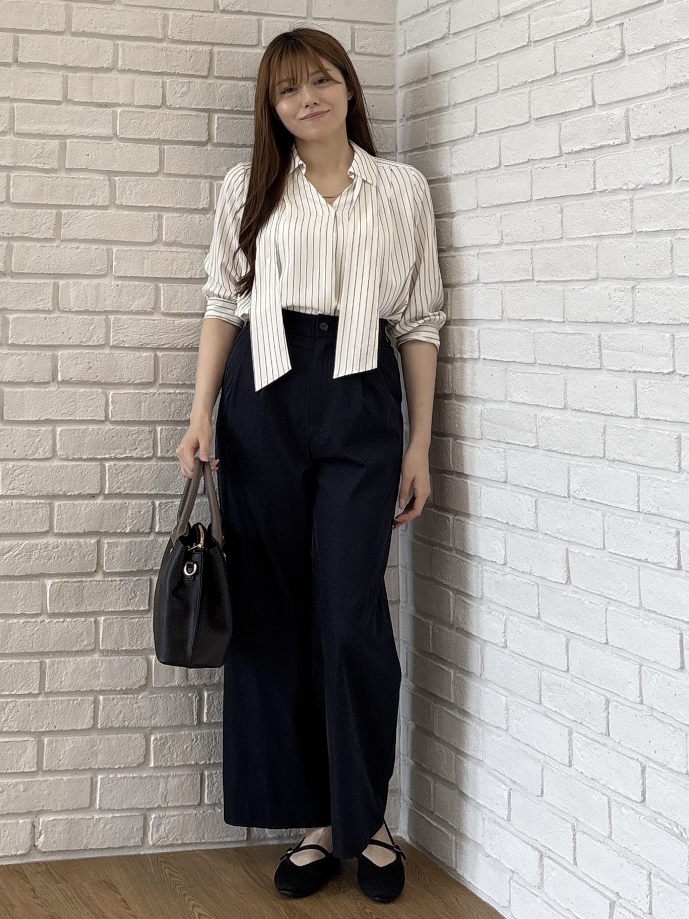 sayaさんの「grove｜高評価！【貴島明日香さん着用・洗える】チャーム付きマルチWAYボウタイブラウス」を使ったコーディネート