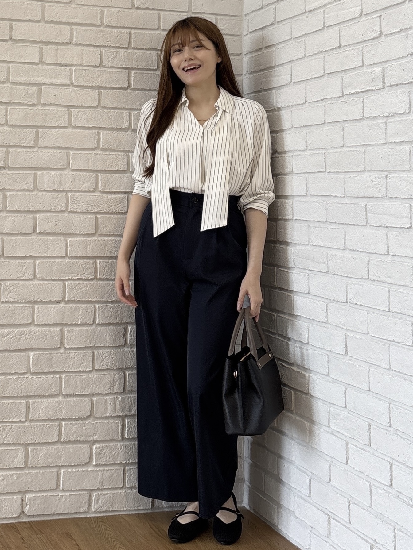 sayaさんの「grove｜高評価！【貴島明日香さん着用・洗える】チャーム付きマルチWAYボウタイブラウス」を使ったコーディネート