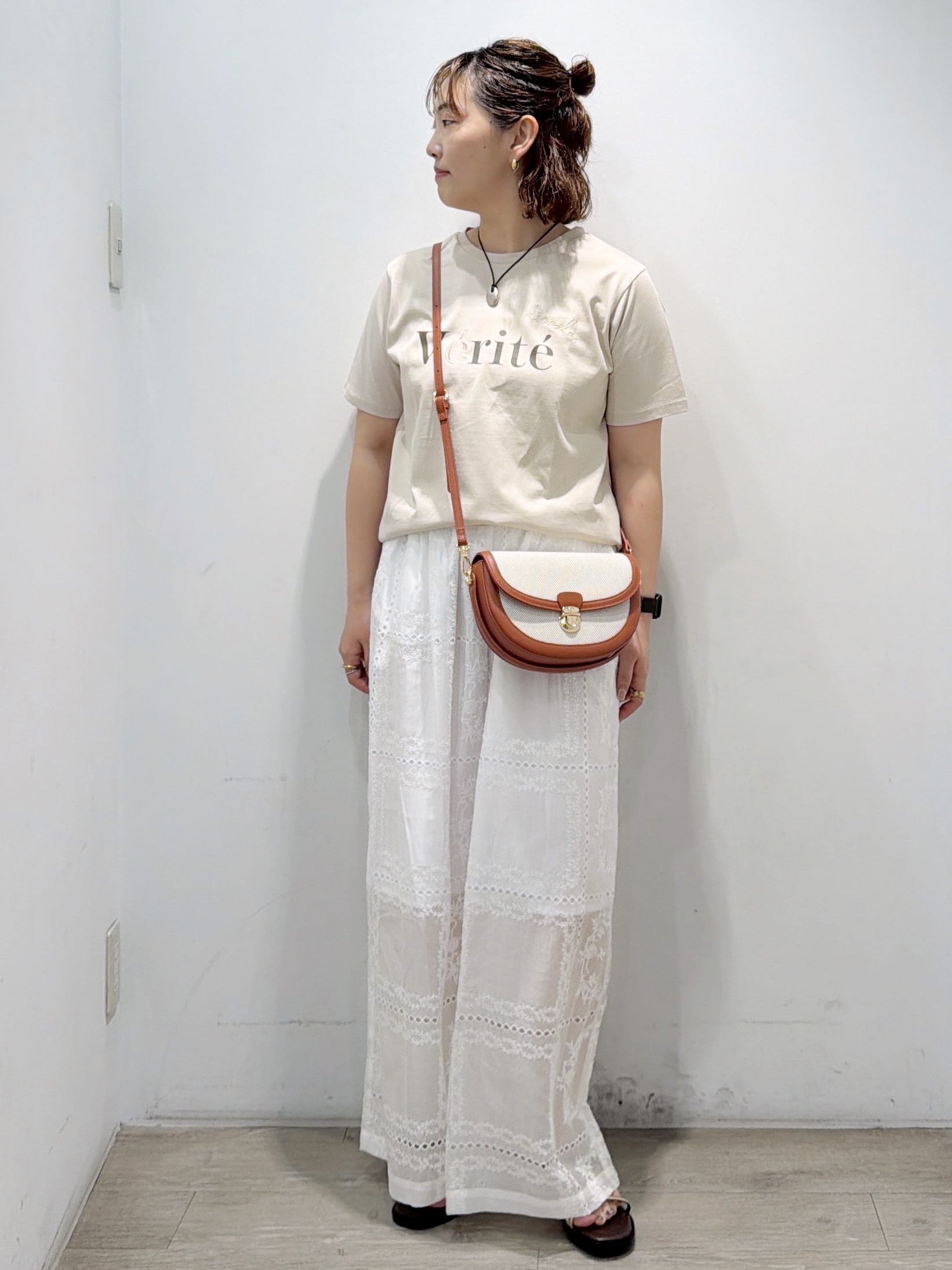 sumicaさんの「OPAQUE.CLIP｜ロゴプリント刺繍アソートTシャツ【洗濯機OK】」を使ったコーディネート