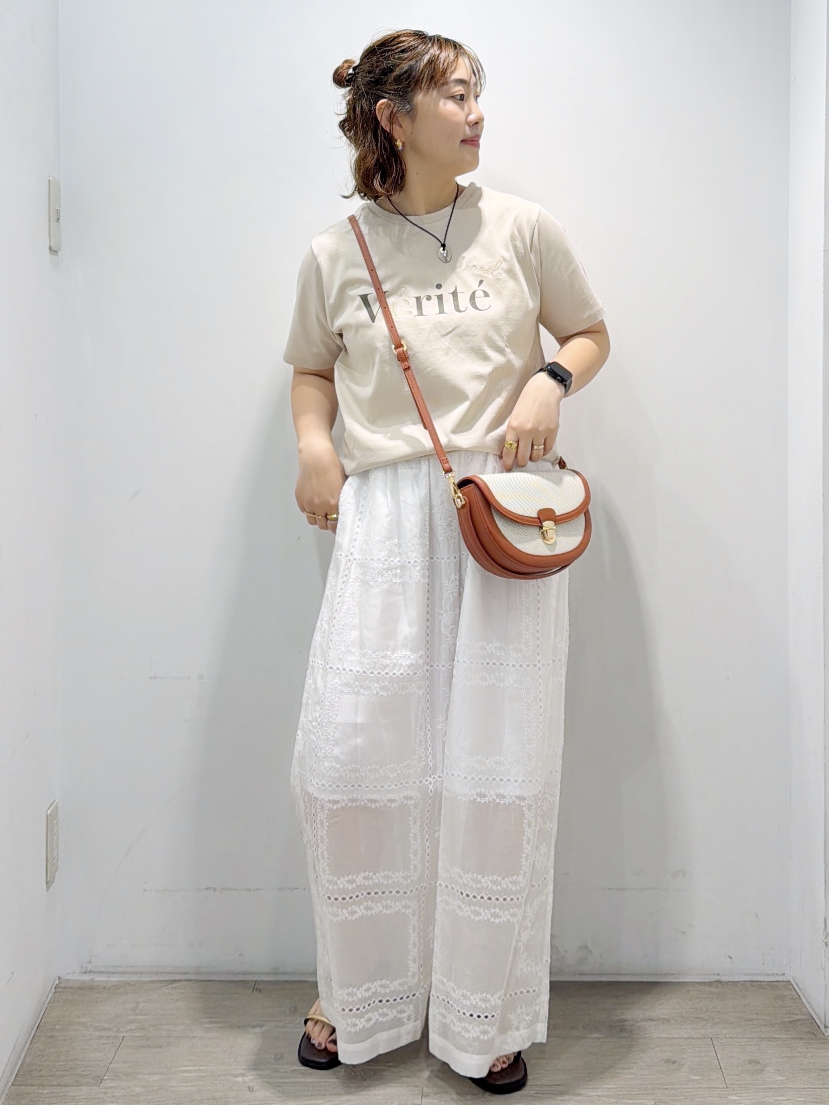sumicaさんの「OPAQUE.CLIP｜ロゴプリント刺繍アソートTシャツ【洗濯機OK】」を使ったコーディネート