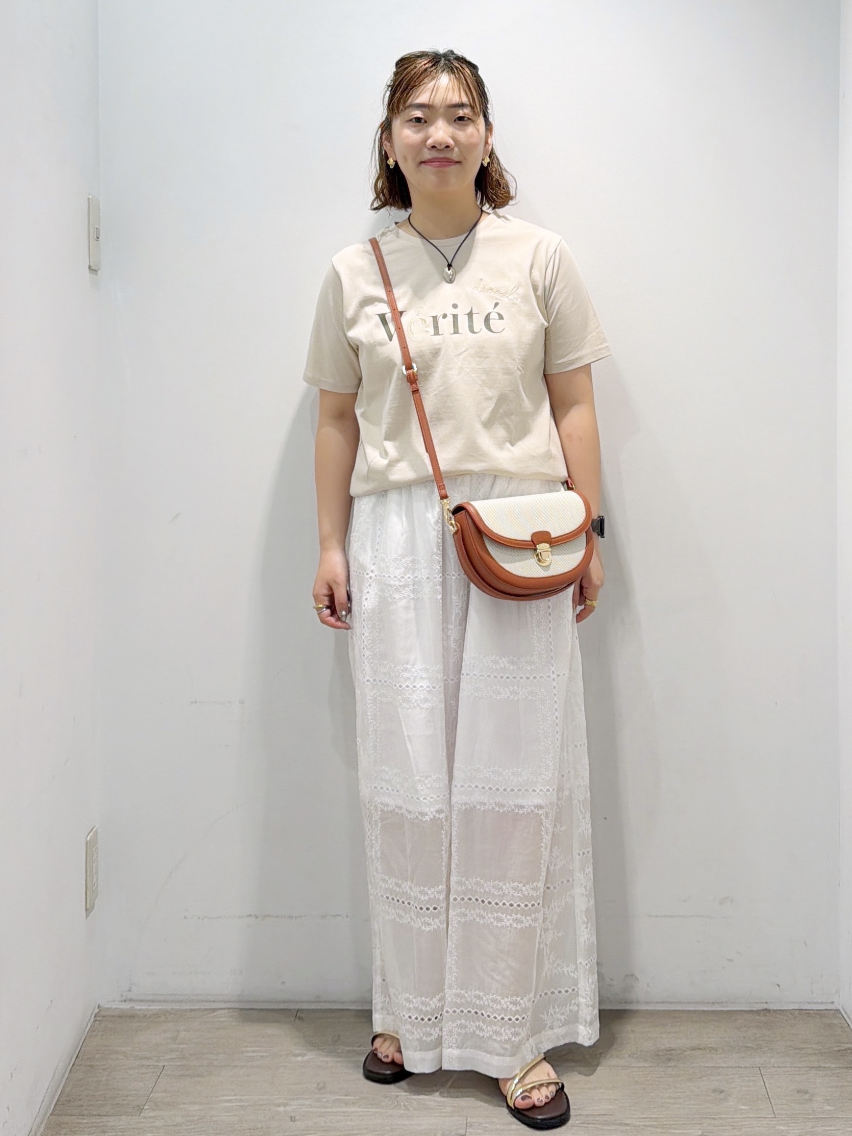 sumicaさんの「OPAQUE.CLIP｜ロゴプリント刺繍アソートTシャツ【洗濯機OK】」を使ったコーディネート