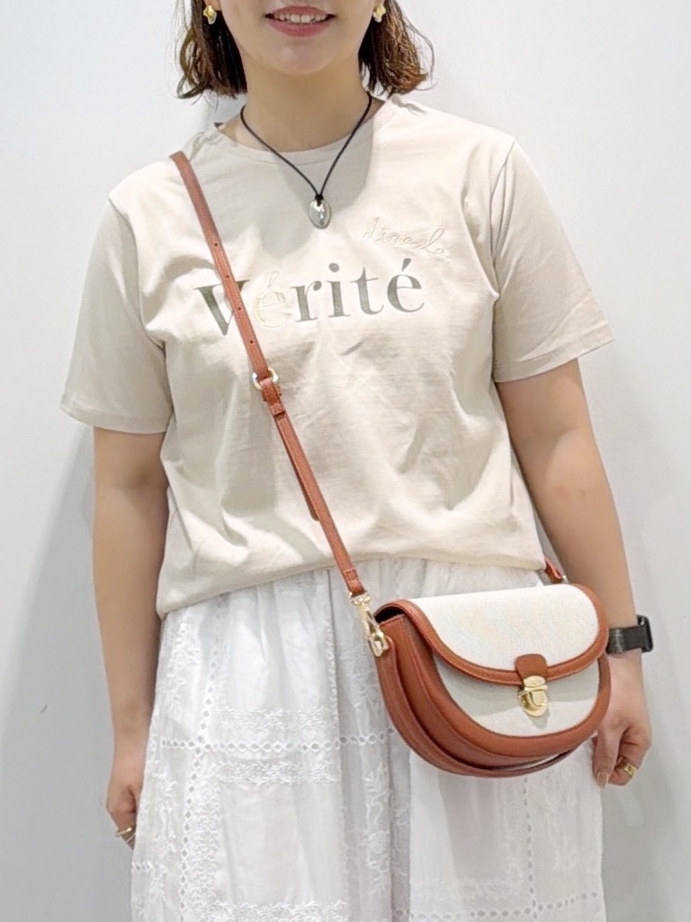 sumicaさんの「OPAQUE.CLIP｜ロゴプリント刺繍アソートTシャツ【洗濯機OK】」を使ったコーディネート