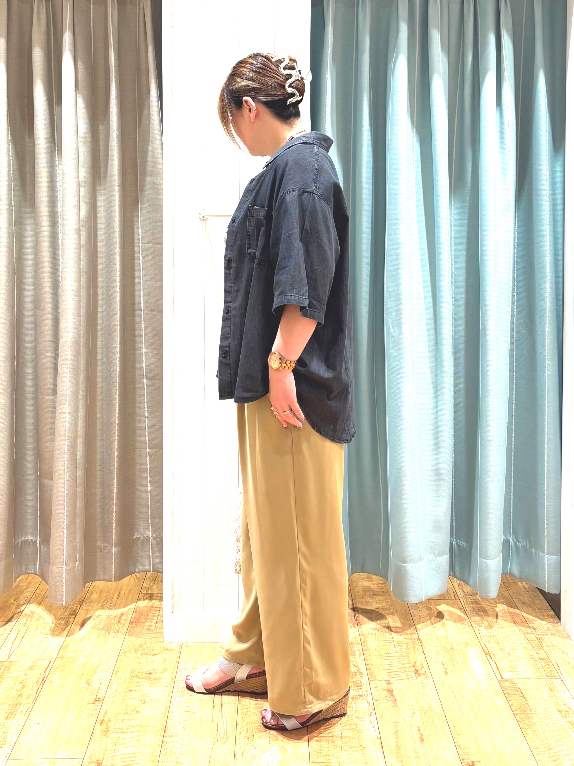HANAさんの「SHOO･LA･RUE｜【セットアップ可/S-LL】ライトオンスデニム 5分袖シャツ」を使ったコーディネート