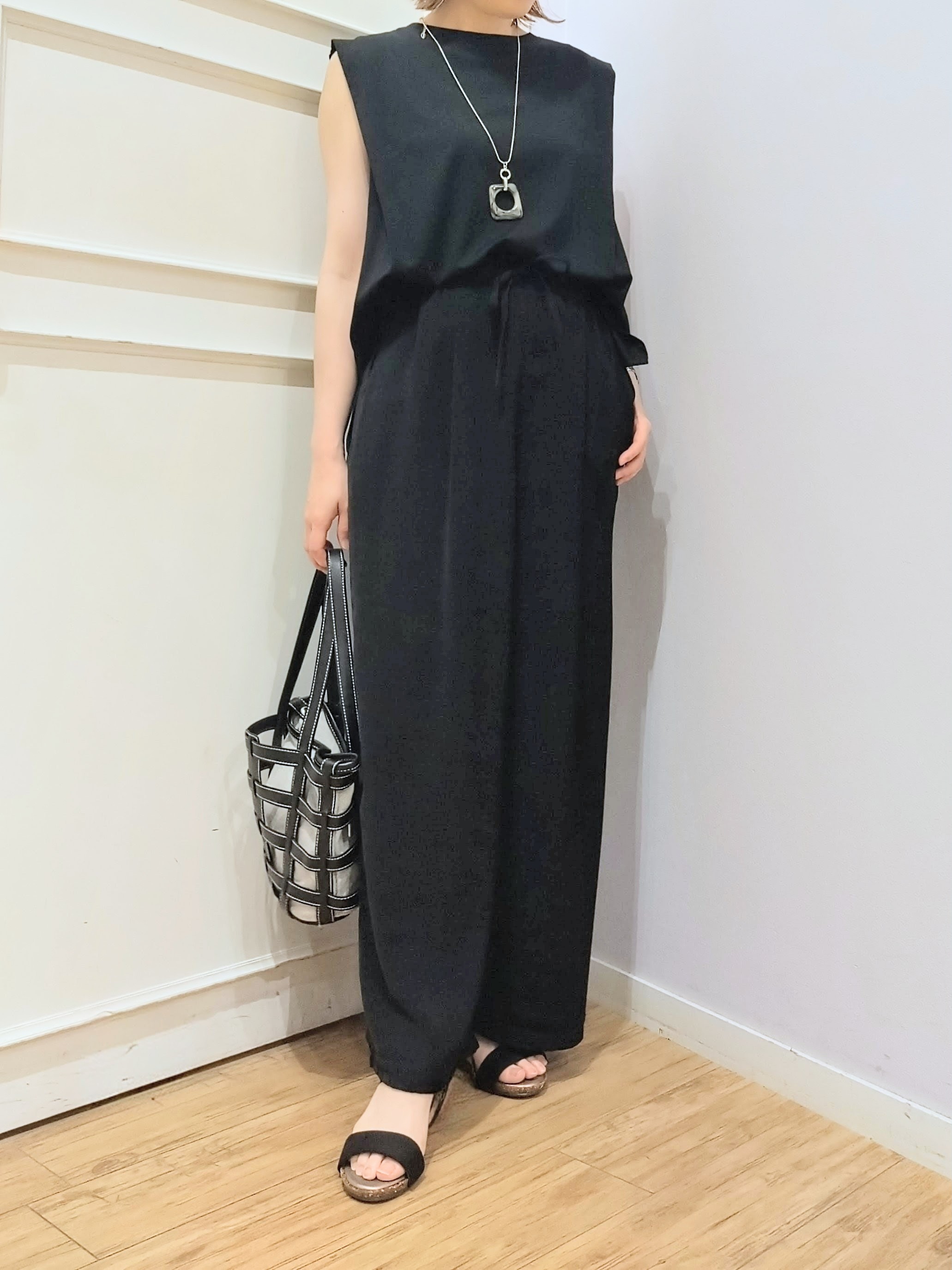 miomioさんの「SHOO･LA･RUE｜【UVカット/接触冷感】上品に涼し気 とろみタックノースリーブトップス」を使ったコーディネート
