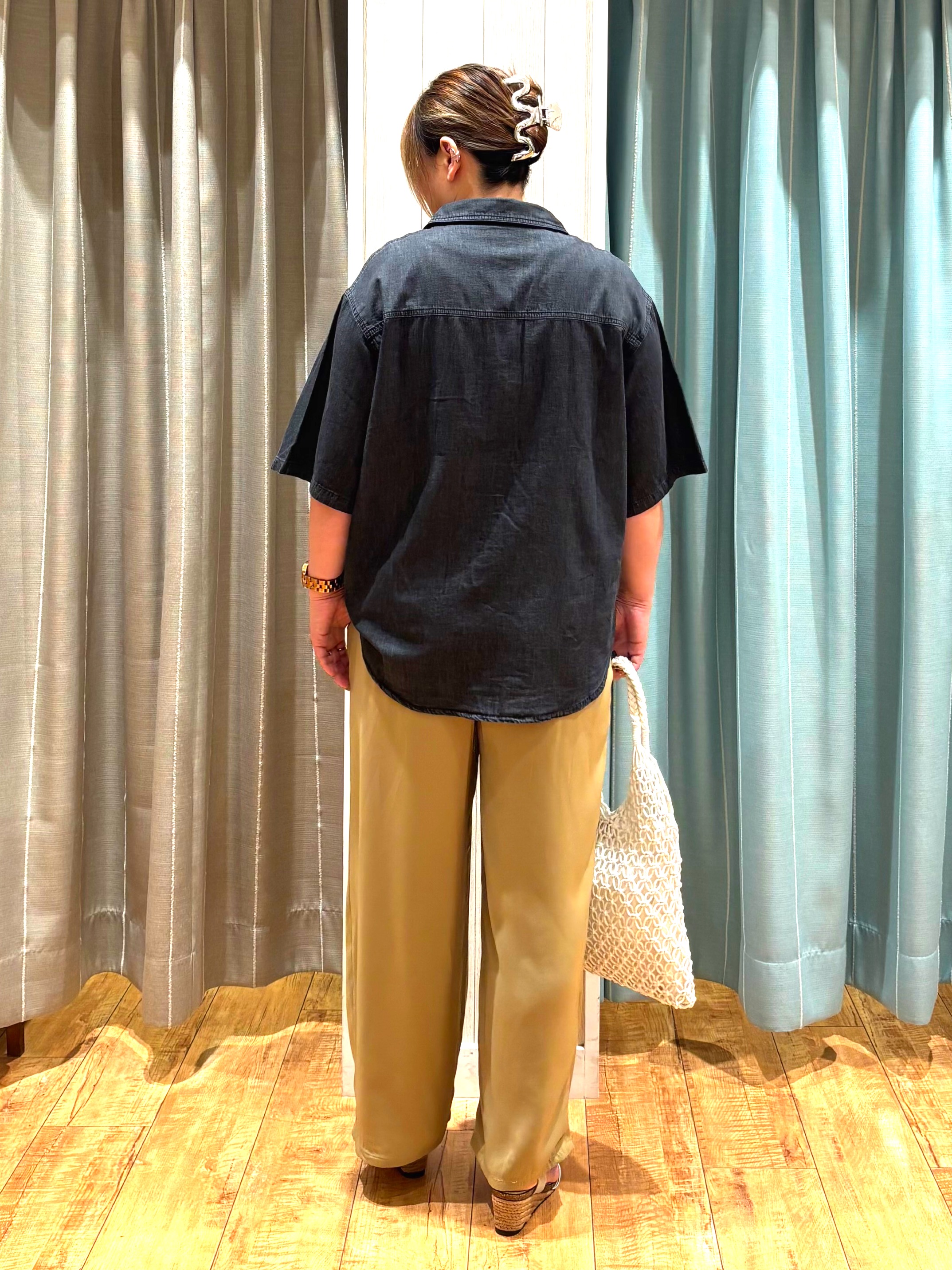HANAさんの「SHOO･LA･RUE｜【セットアップ可/S-LL】ライトオンスデニム 5分袖シャツ」を使ったコーディネート