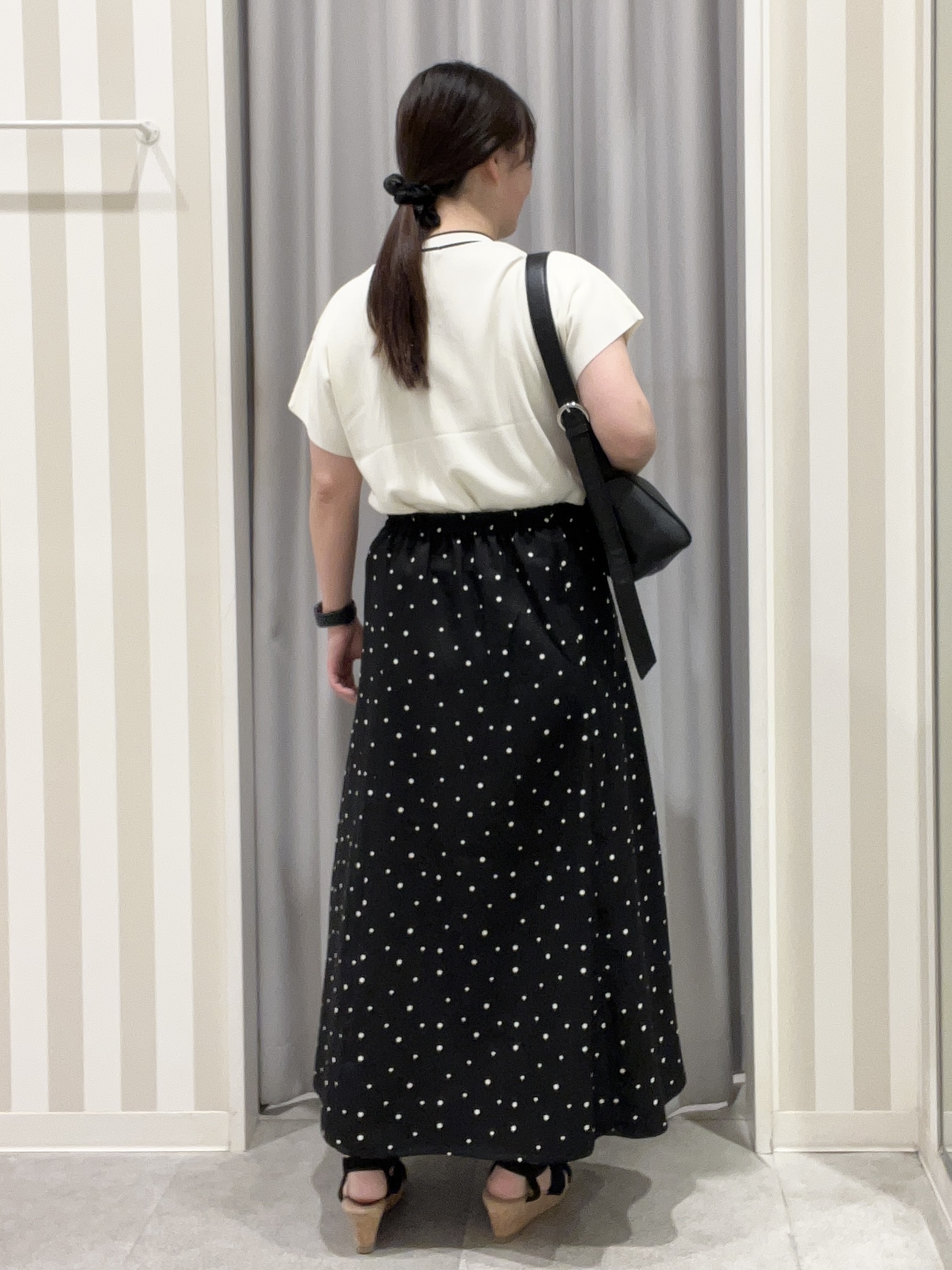 もーりぃさんの「SHOO･LA･RUE｜【高レビュー/毎日洗える/UV】二の腕も隠せる 配色ボウタイニット」を使ったコーディネート
