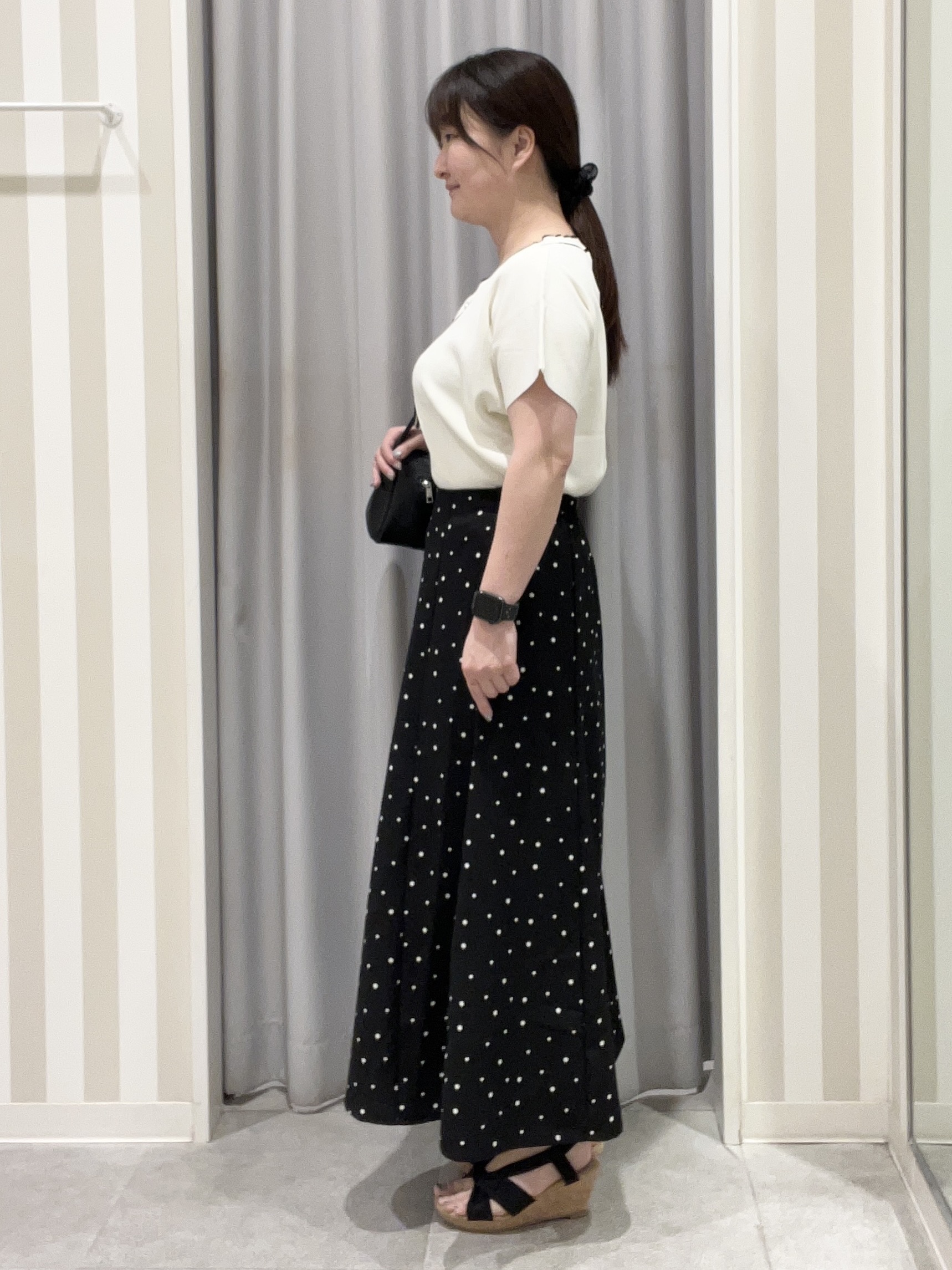 もーりぃさんの「SHOO･LA･RUE｜【高レビュー/毎日洗える/UV】二の腕も隠せる 配色ボウタイニット」を使ったコーディネート
