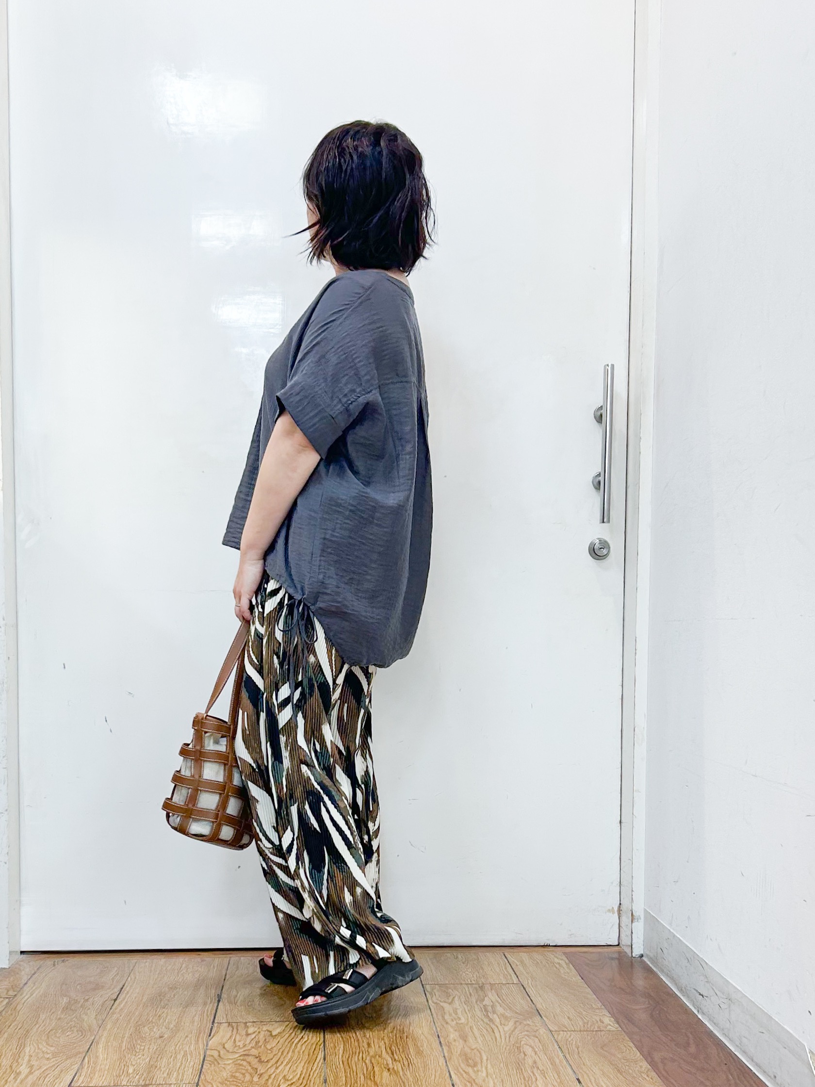 haruさんの「SHOO･LA･RUE｜【高レビュー/体型カバー】インせず着られる スキッパー裾リボンブラウス」を使ったコーディネート