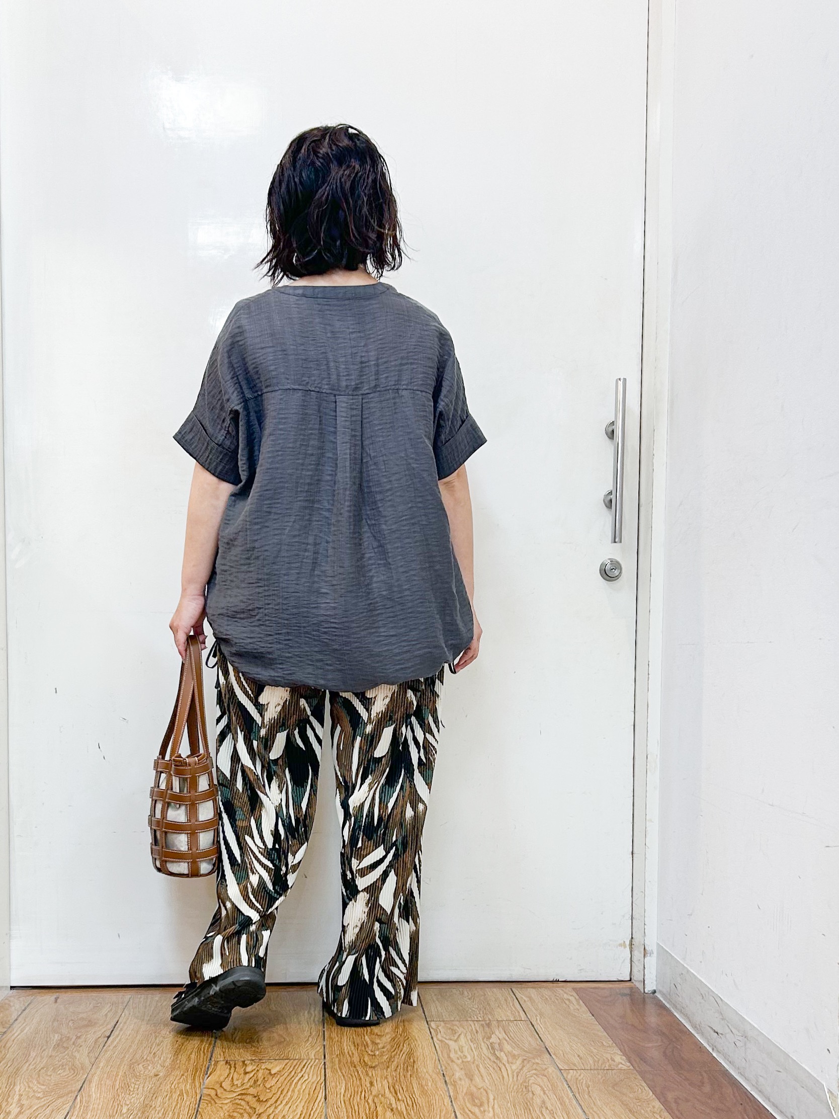 haruさんの「SHOO･LA･RUE｜【高レビュー/体型カバー】インせず着られる スキッパー裾リボンブラウス」を使ったコーディネート