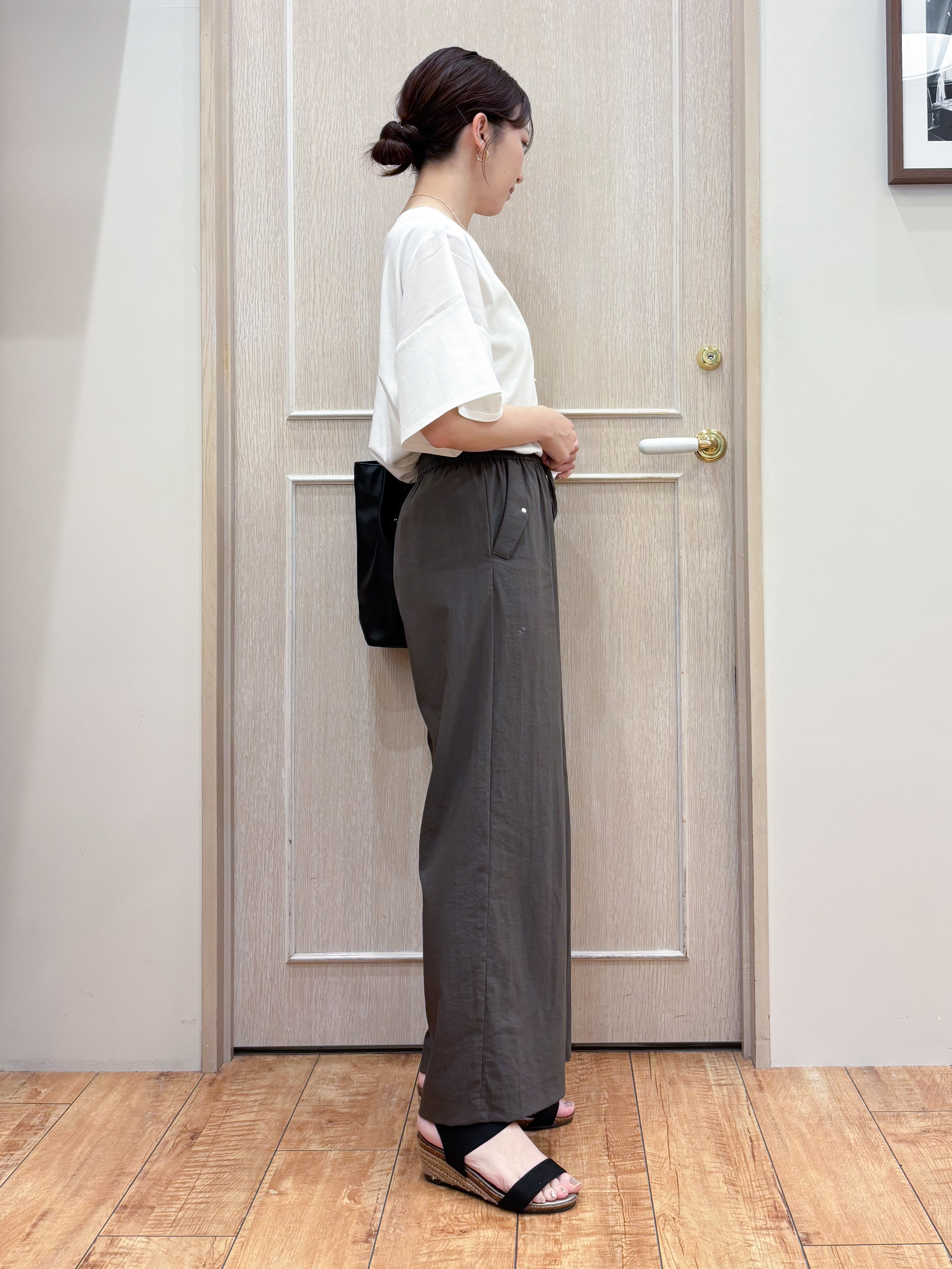 なみさんの「SHOO･LA･RUE｜【S-LL/洗濯機可/体型カバー】フレアスリーブで二の腕を自然に隠せる 浅VネックTシャツ」を使ったコーディネート