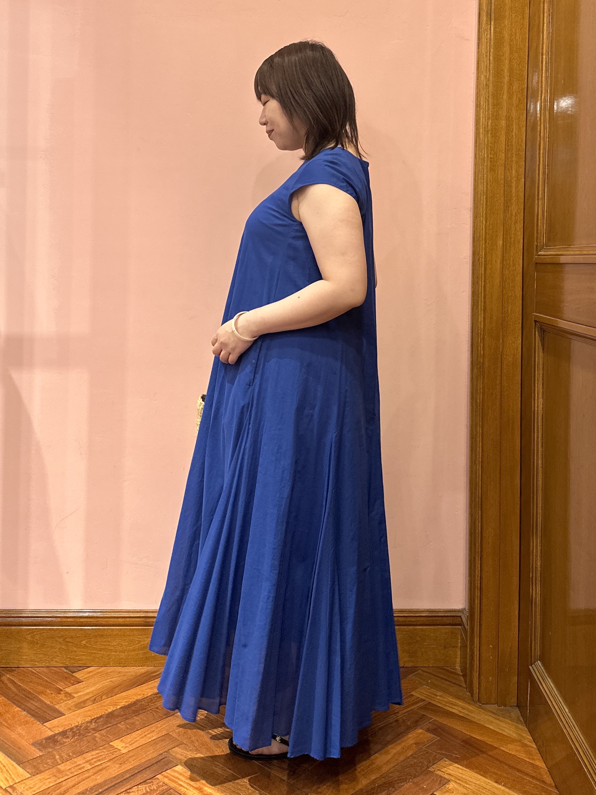 komatsuさんの「DRESSTERIOR｜【きれいめ/ウォッシャブル】コットンローンフレンチスリーブワンピ」を使ったコーディネート