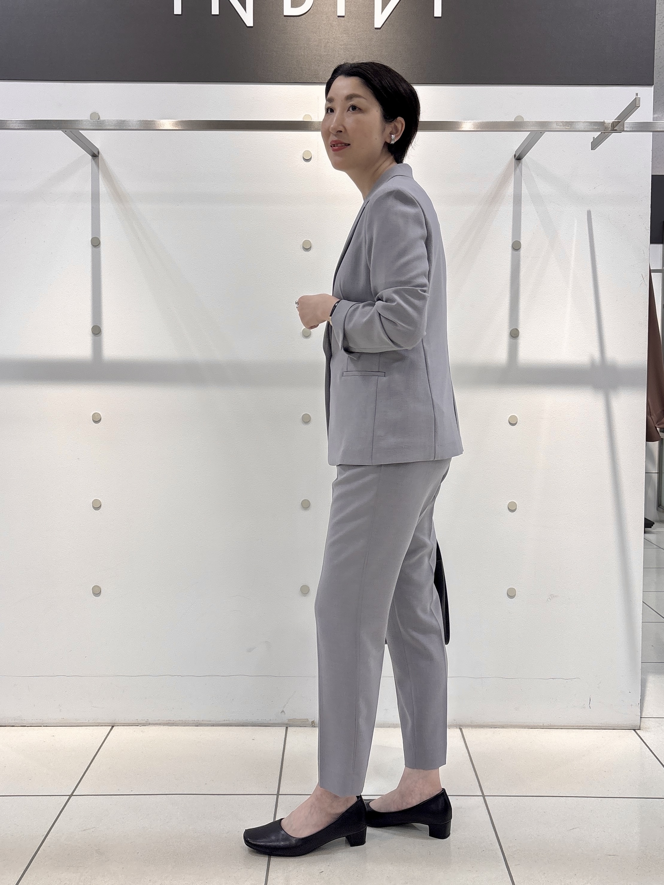 yuriさんの「INDIVI｜【定番スーツ／UVケア／洗える】ウール調テーラードジャケット」を使ったコーディネート