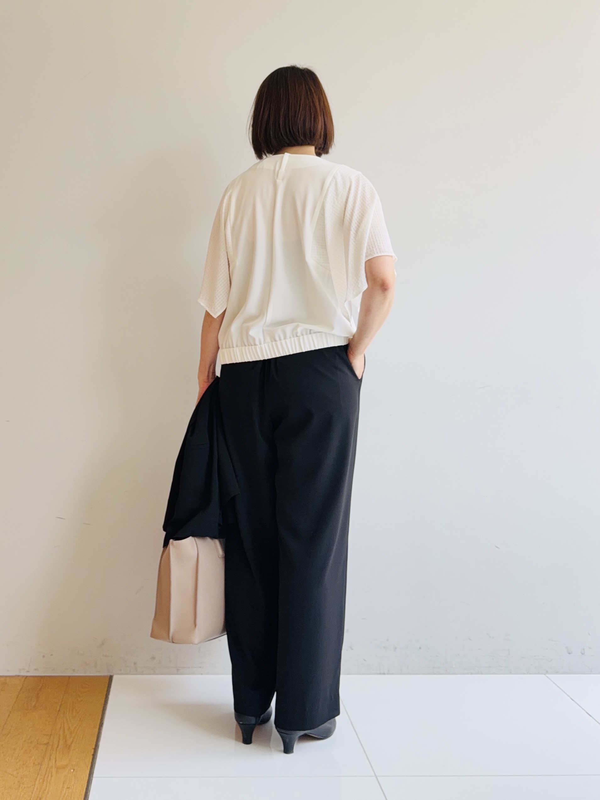 murayamaさんの「INDIVI｜【洗える／シアーチェック柄】異素材コンビスリーブトップス」を使ったコーディネート