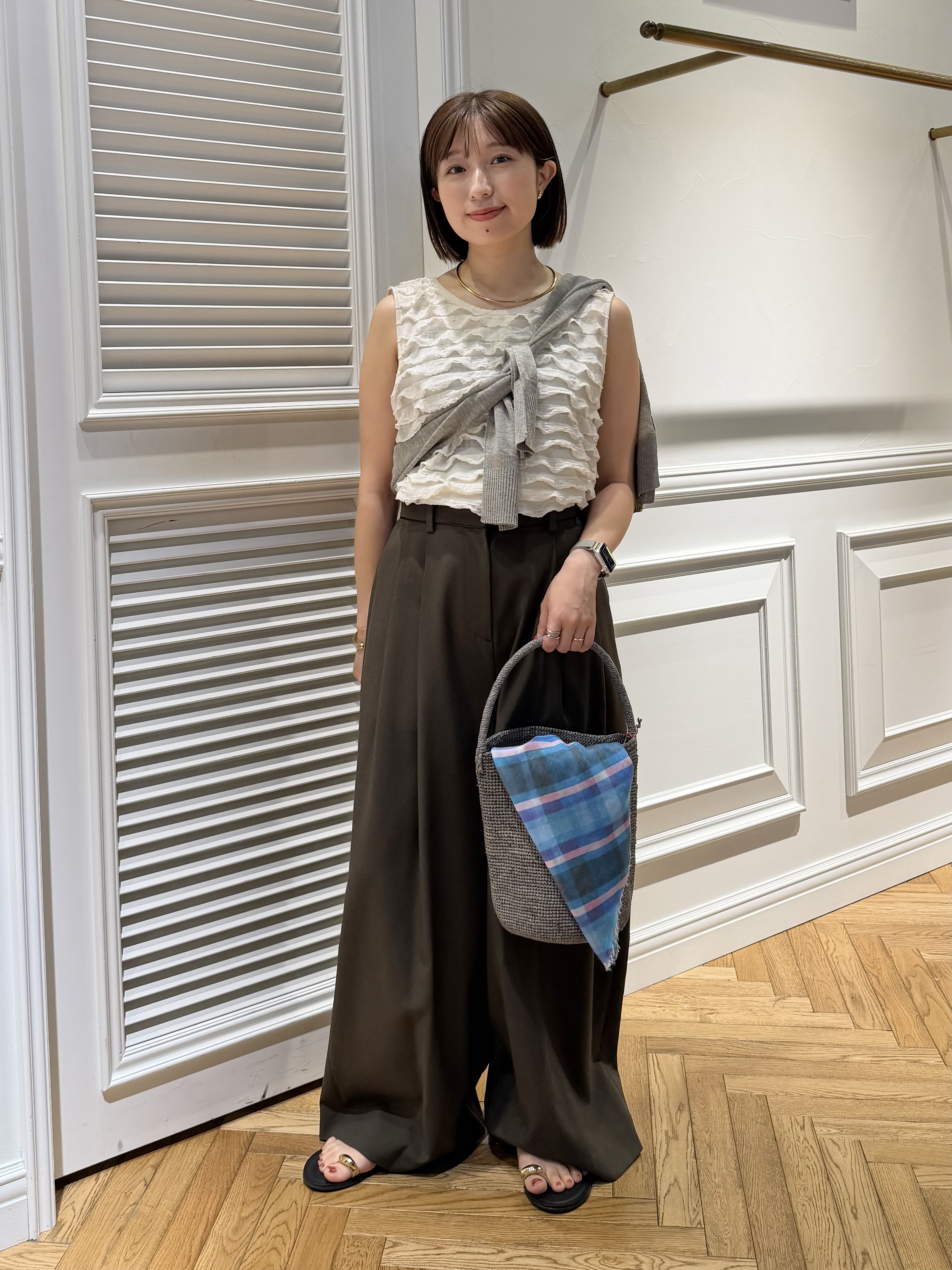 つじ まこさんの「DRESSTERIOR｜【接触冷感】イージーケアー クールタッチ ワイドパンツ」を使ったコーディネート